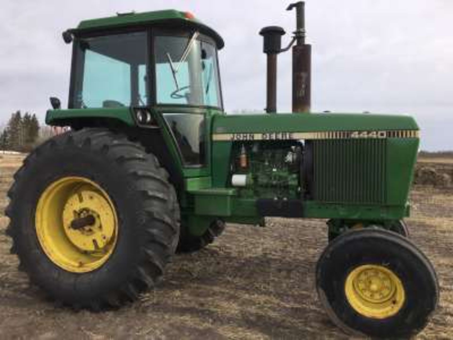 1981 JD 4440 tractor, 23.1x34 tires (getting new rubber on) 2hyds converted to pioneer ends, quad - Image 2 of 5