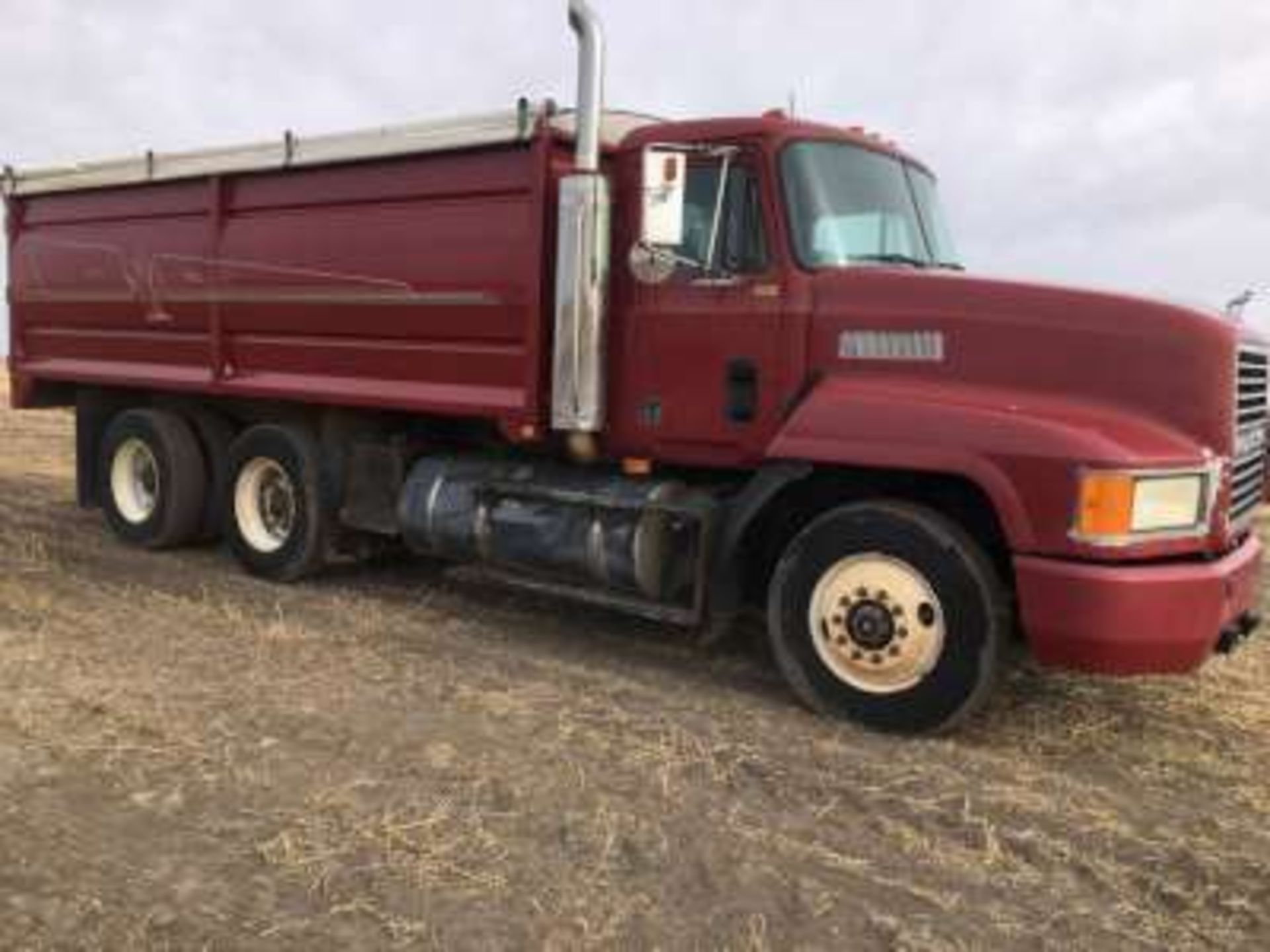 1995 CH600 Mack, 10spd, 18ft steel b&h&roll tarp, rear controls, 11R22.5 tires (showing 336,