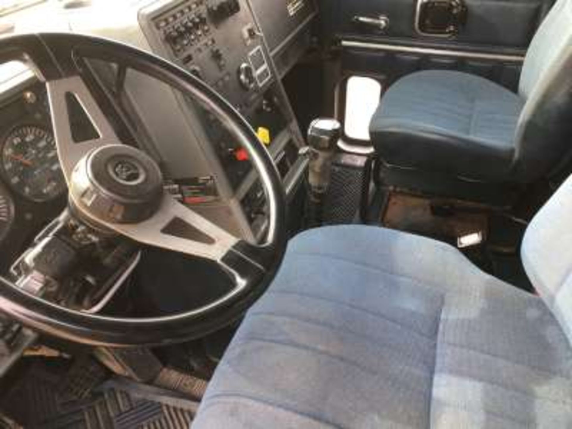 1995 CH600 Mack, 10spd, 18ft steel b&h&roll tarp, rear controls, 11R22.5 tires (showing 336, - Bild 5 aus 6