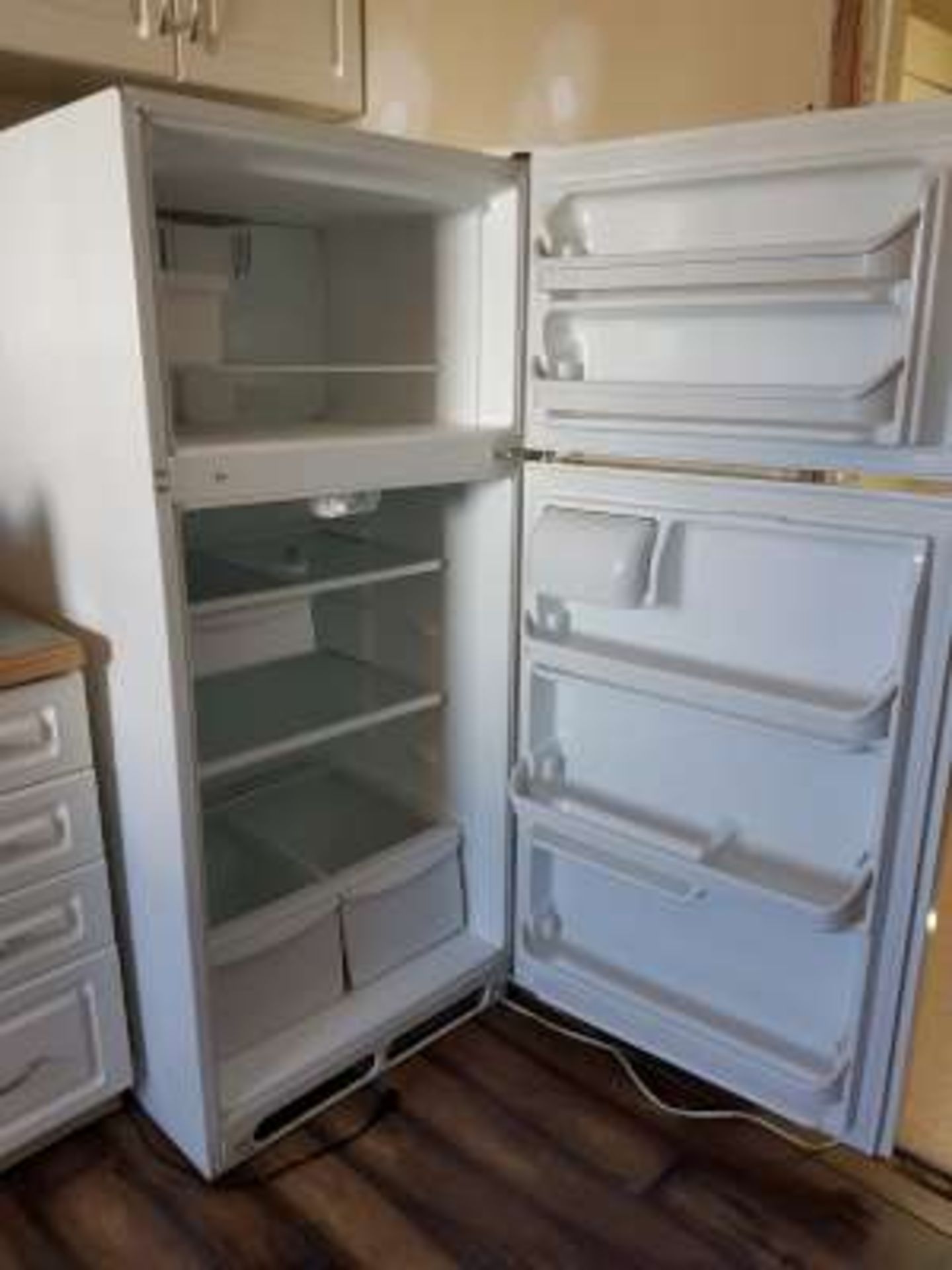 Kenmore Fridge, upper freezer compartment, 18cu. Ft. (nice) - Image 2 of 2