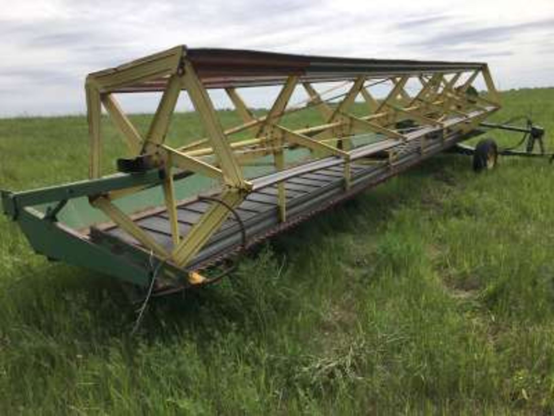 JD #590 pto swather, 25ft, straight table