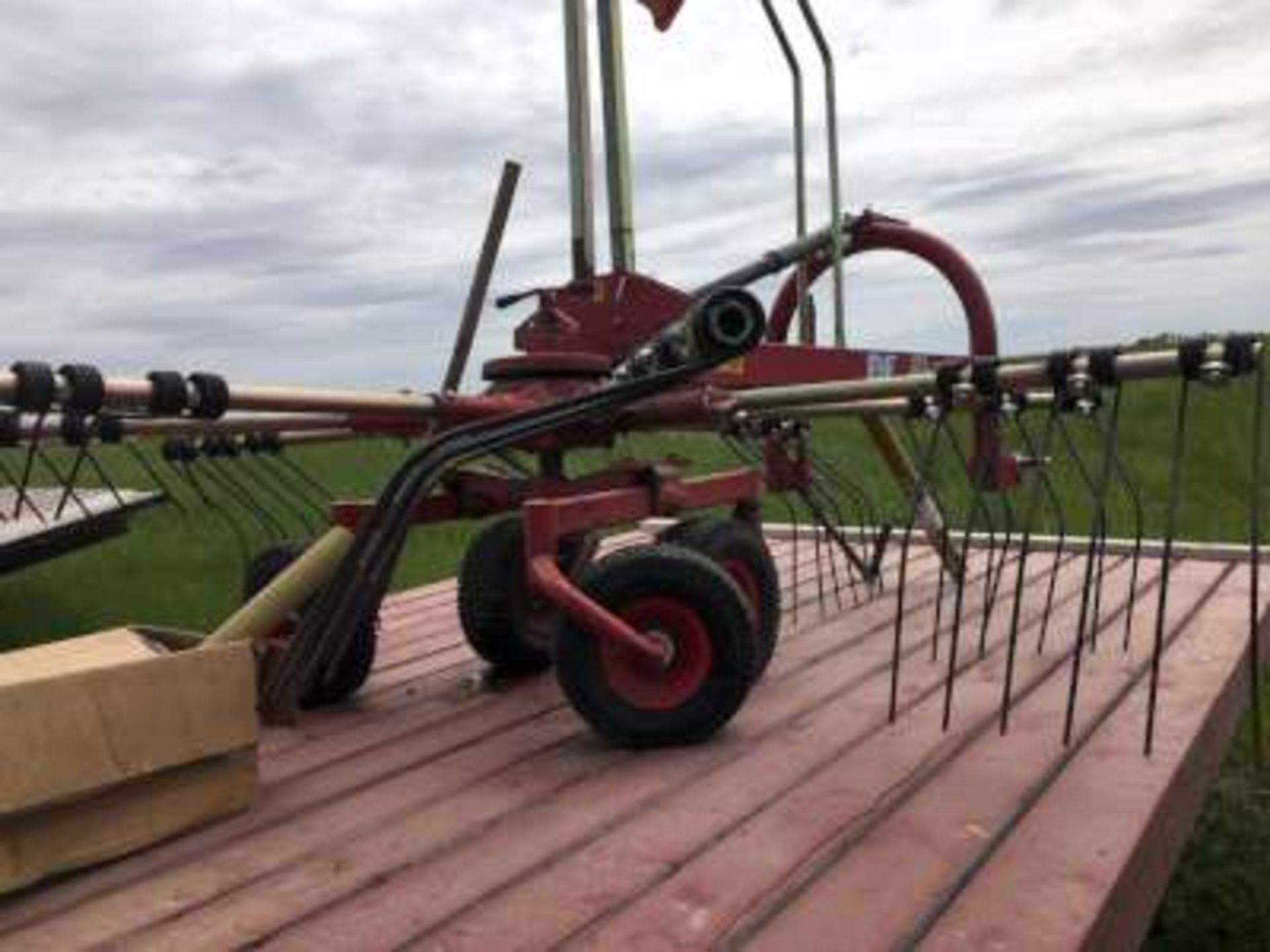 8' Hay Rake 3pth (like new condition) - Image 2 of 4