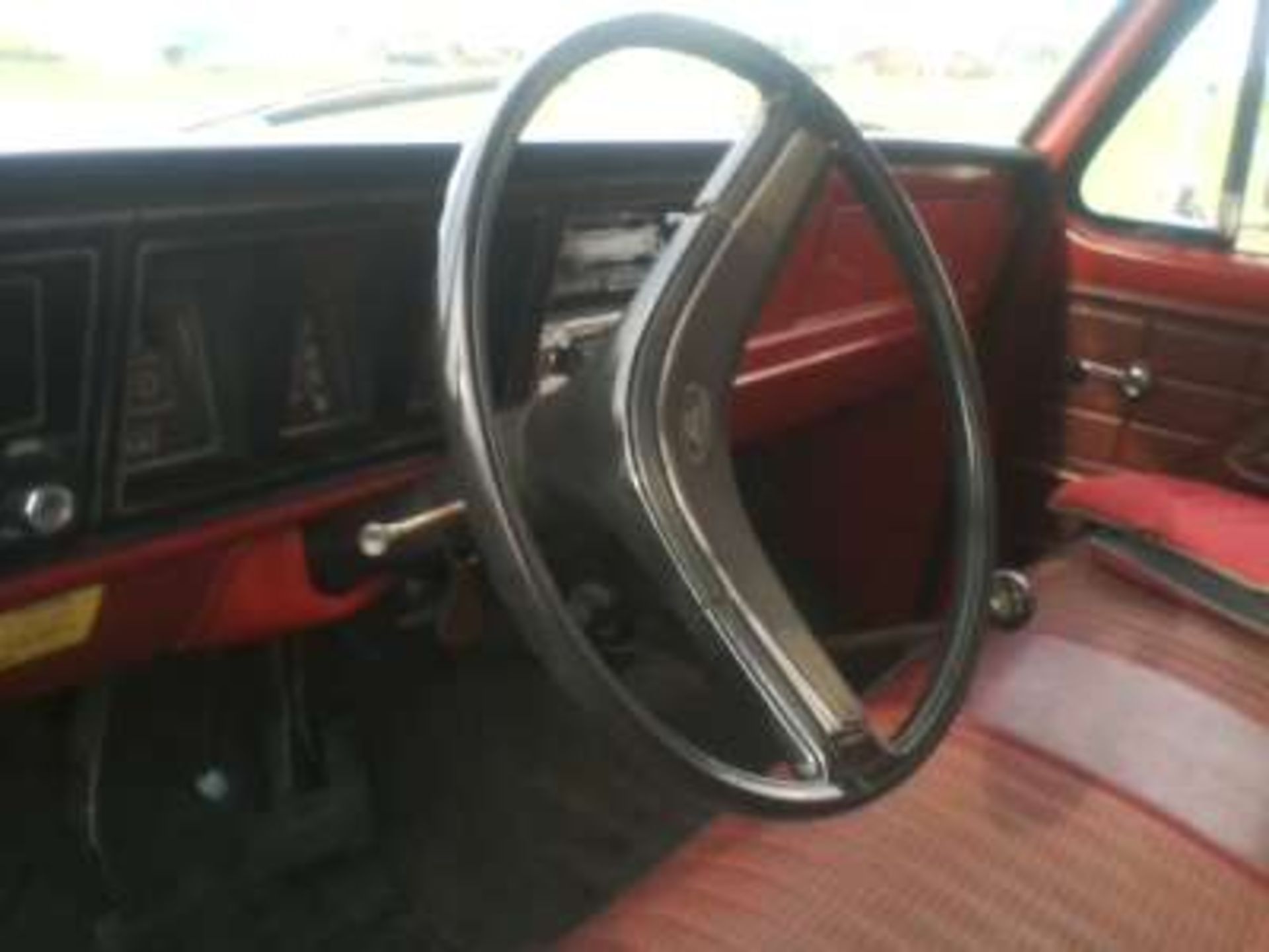 1973 Ford F350 grain truck w/12ft box and hoist, 360 gas, 34635 miles (previously registered in SK) - Image 2 of 2