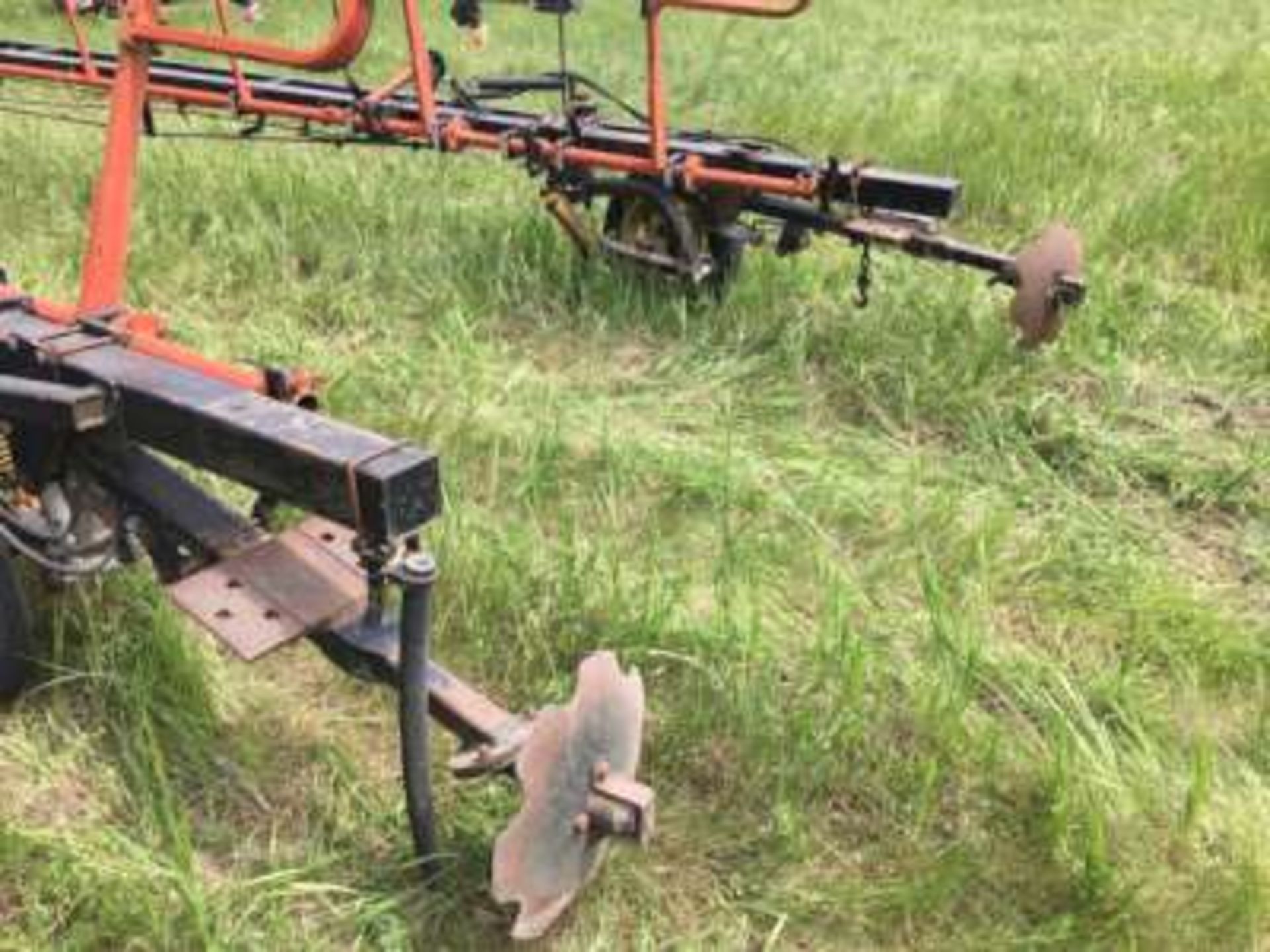 Bourgault #540 PT 60ft sprayer w/mixer and disc markers - Image 3 of 4