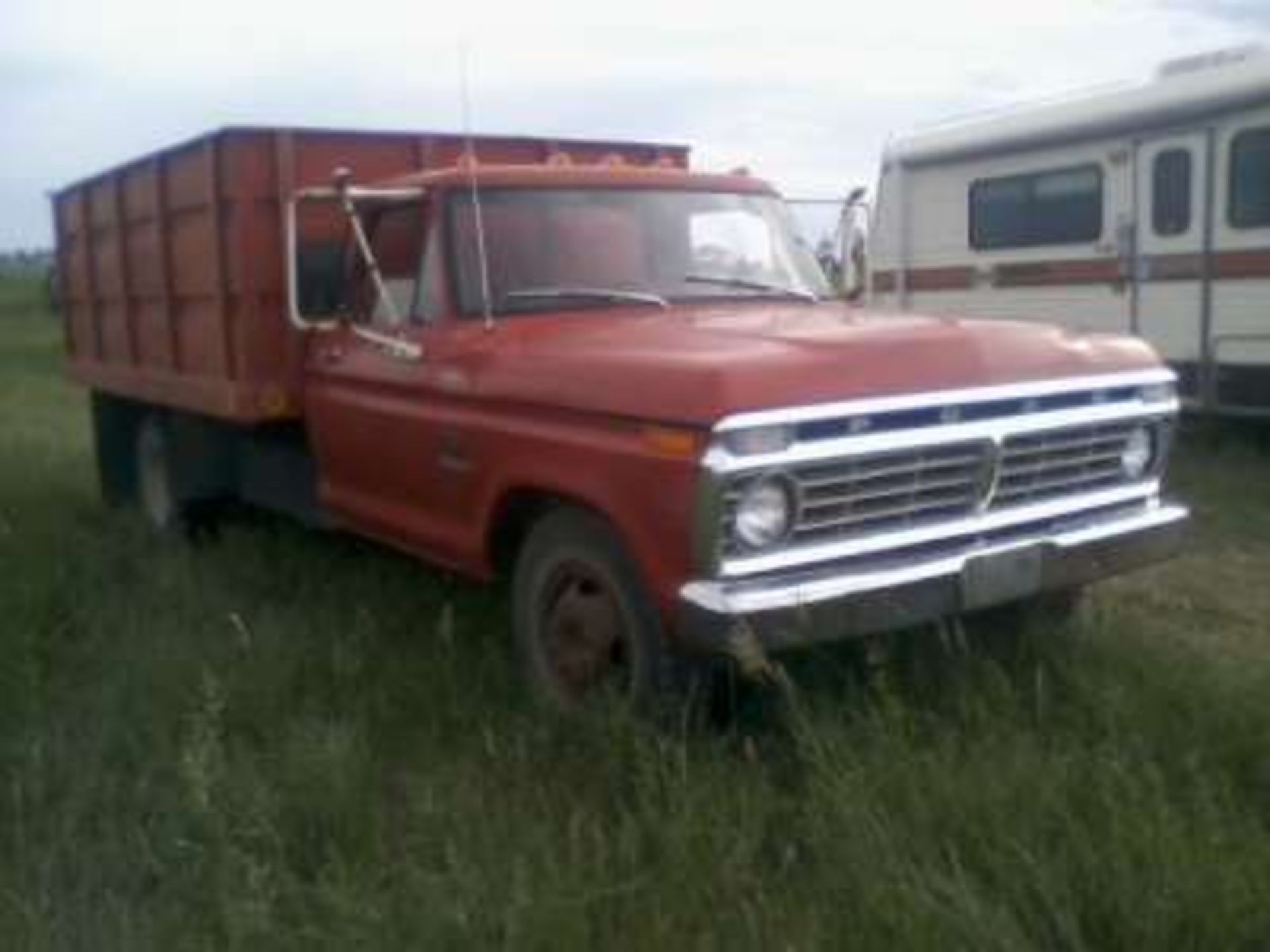 1973 Ford F350 grain truck w/12ft box and hoist, 360 gas, 34635 miles (previously registered in SK)