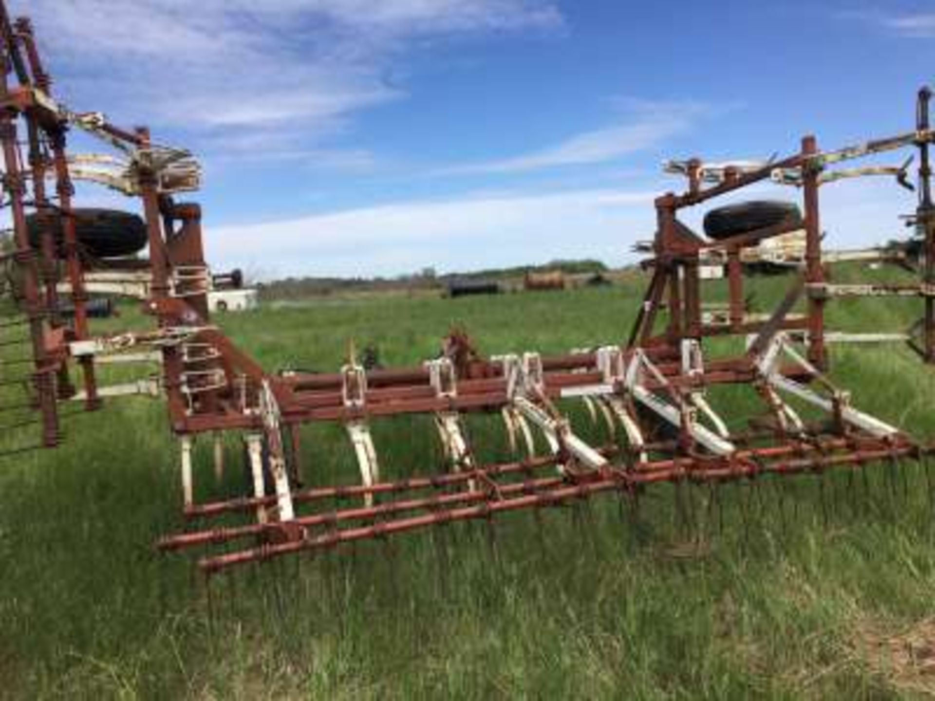 Wilrich 25ft field cultivator w/harrows - Image 2 of 2