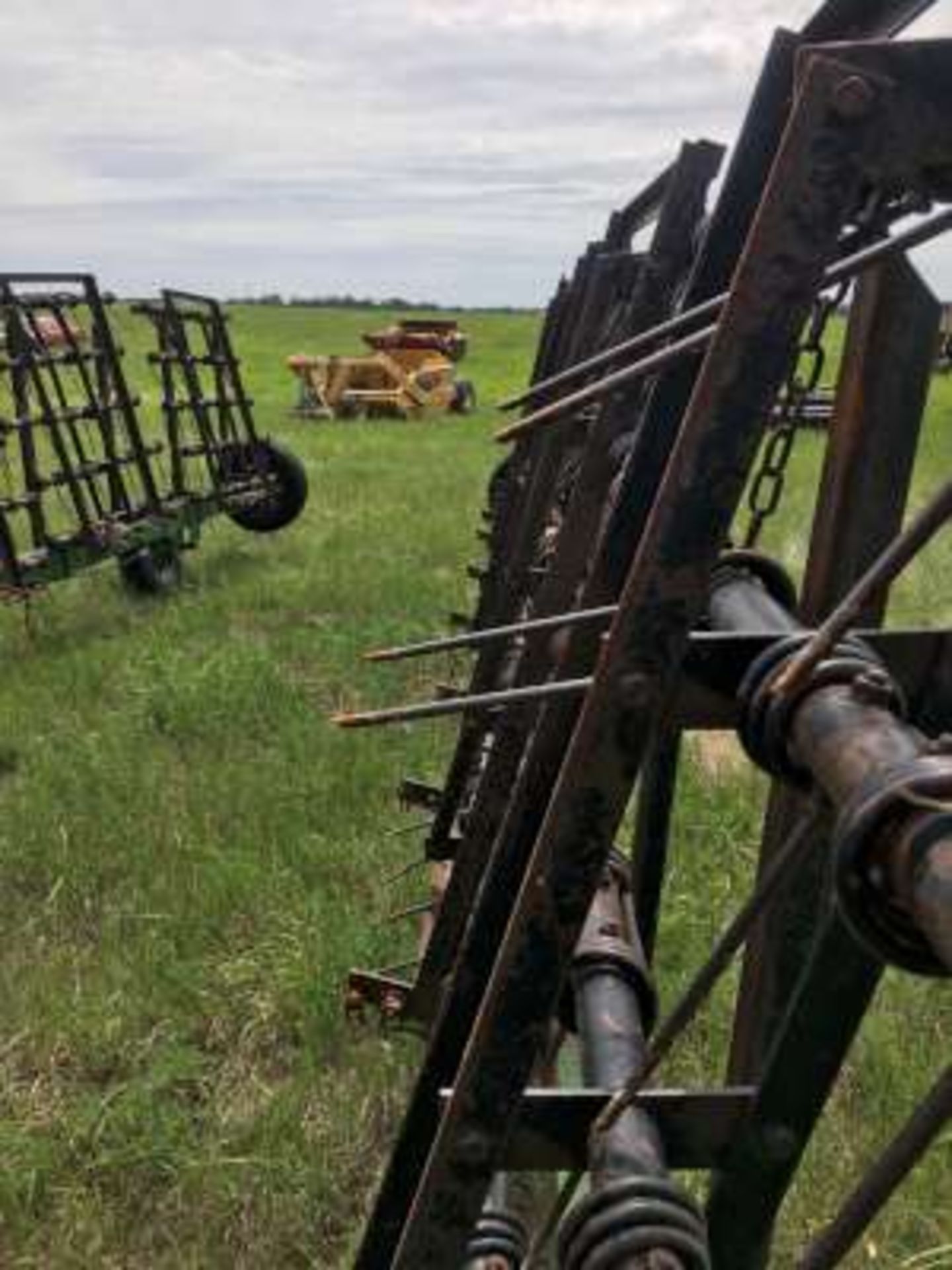 Flexicoil 60ft Harrow bar w/harrows - Image 2 of 3