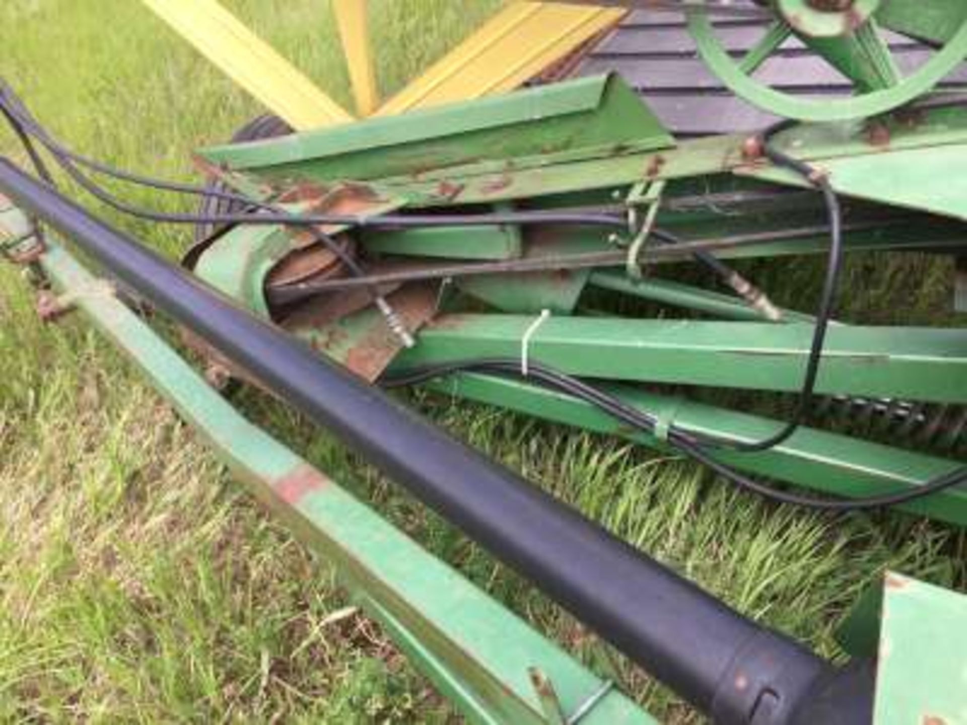 JD #590 pto swather, 25ft, straight table - Image 5 of 5