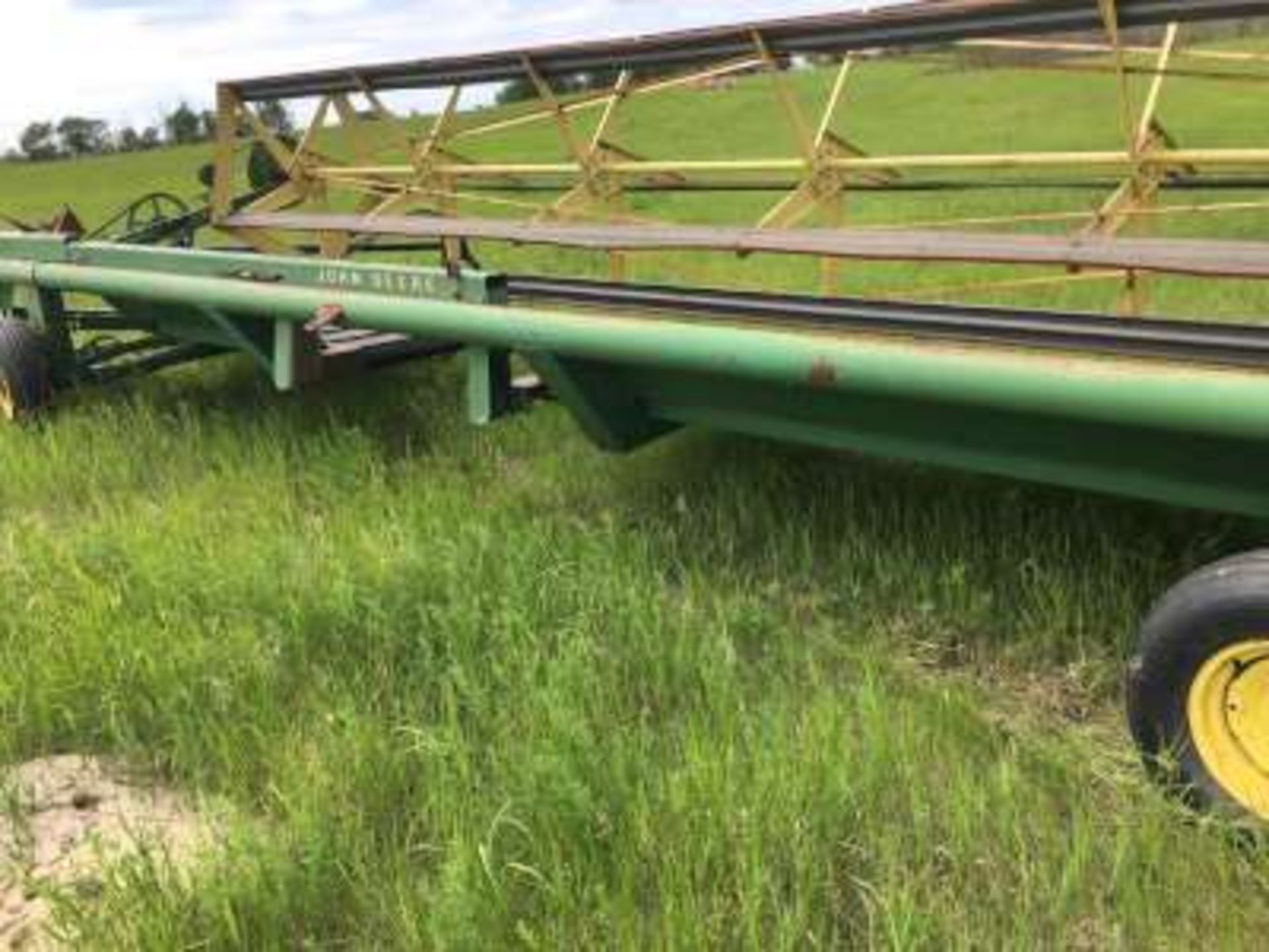 JD #590 pto swather, 25ft, straight table - Image 4 of 5