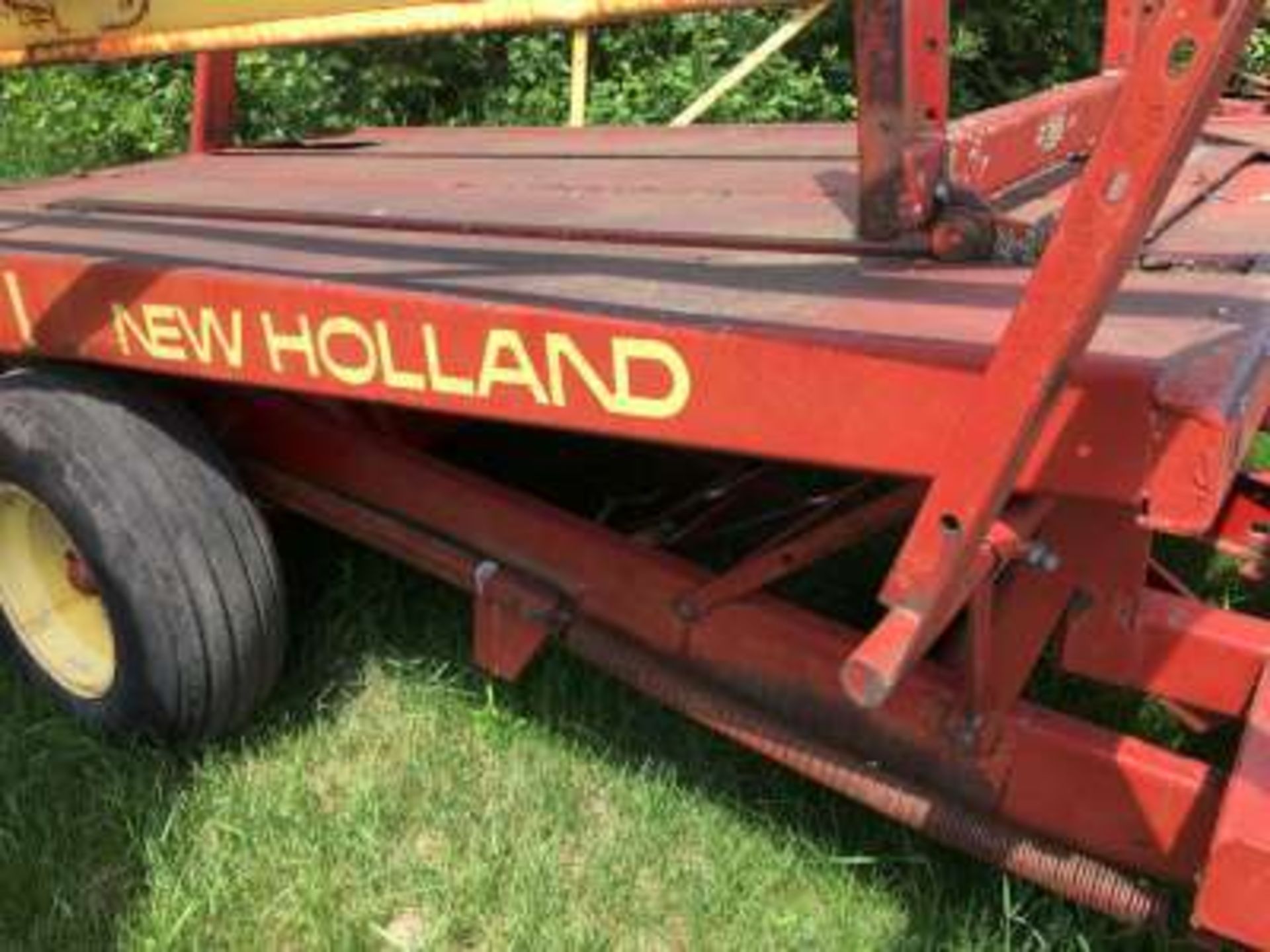 NH 1002 bale wagon (55 bale capacity) - Image 3 of 3