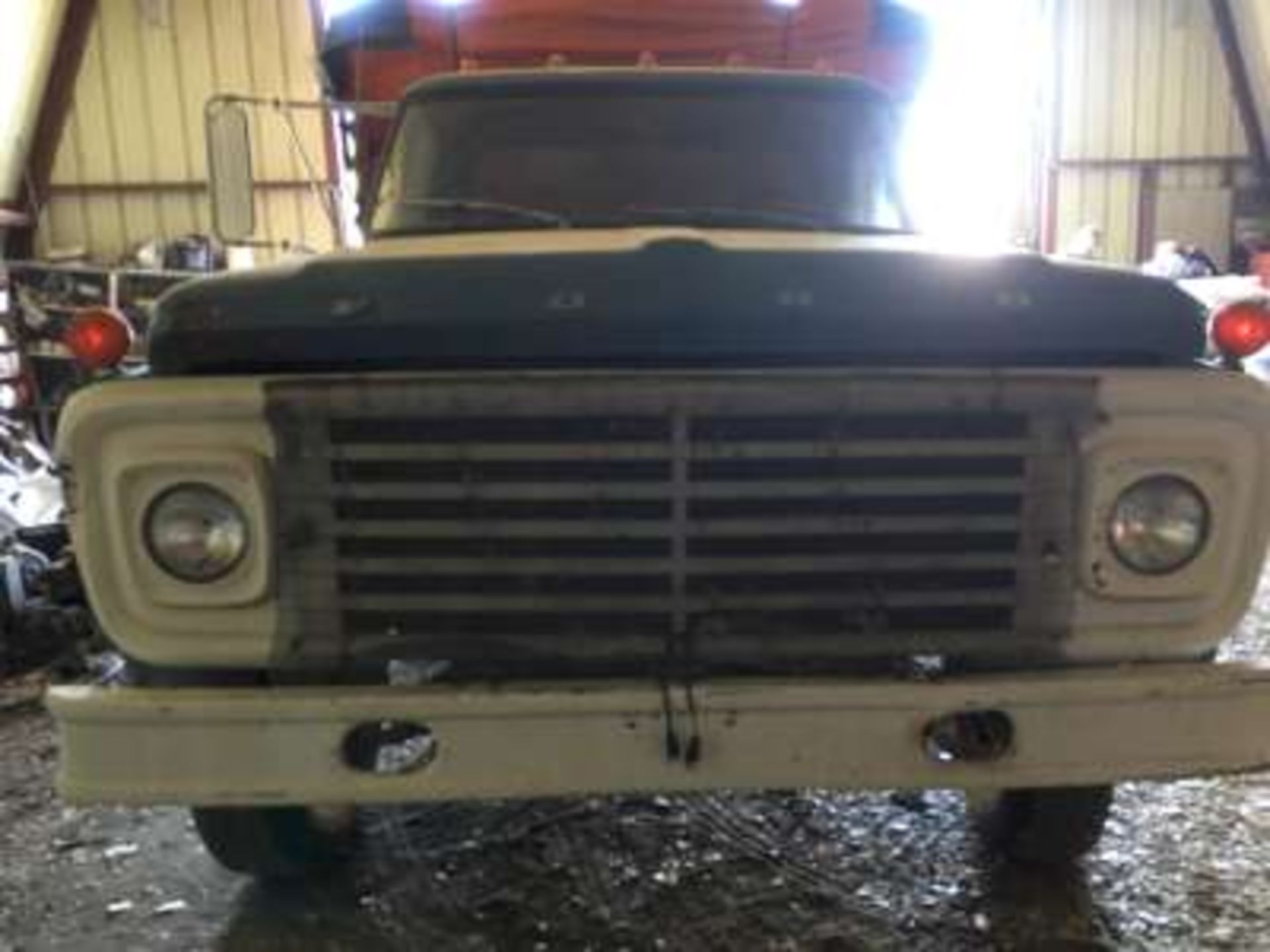 1969 Ford 600 grain truck, 330V8 motor,14ft box, drill fill, hyd, 4 & 2 speed, 9.00x20 tires(good),