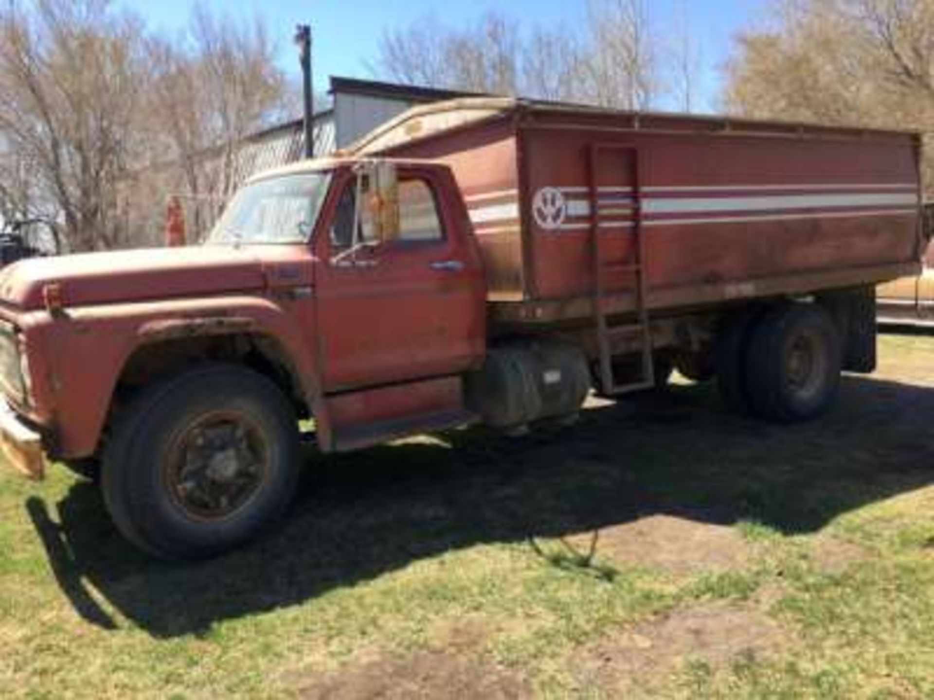 1975 Ford F750 grain truck, 361 motor, 15ft Western Industries B&H, roll tarp, air brakes, 10.