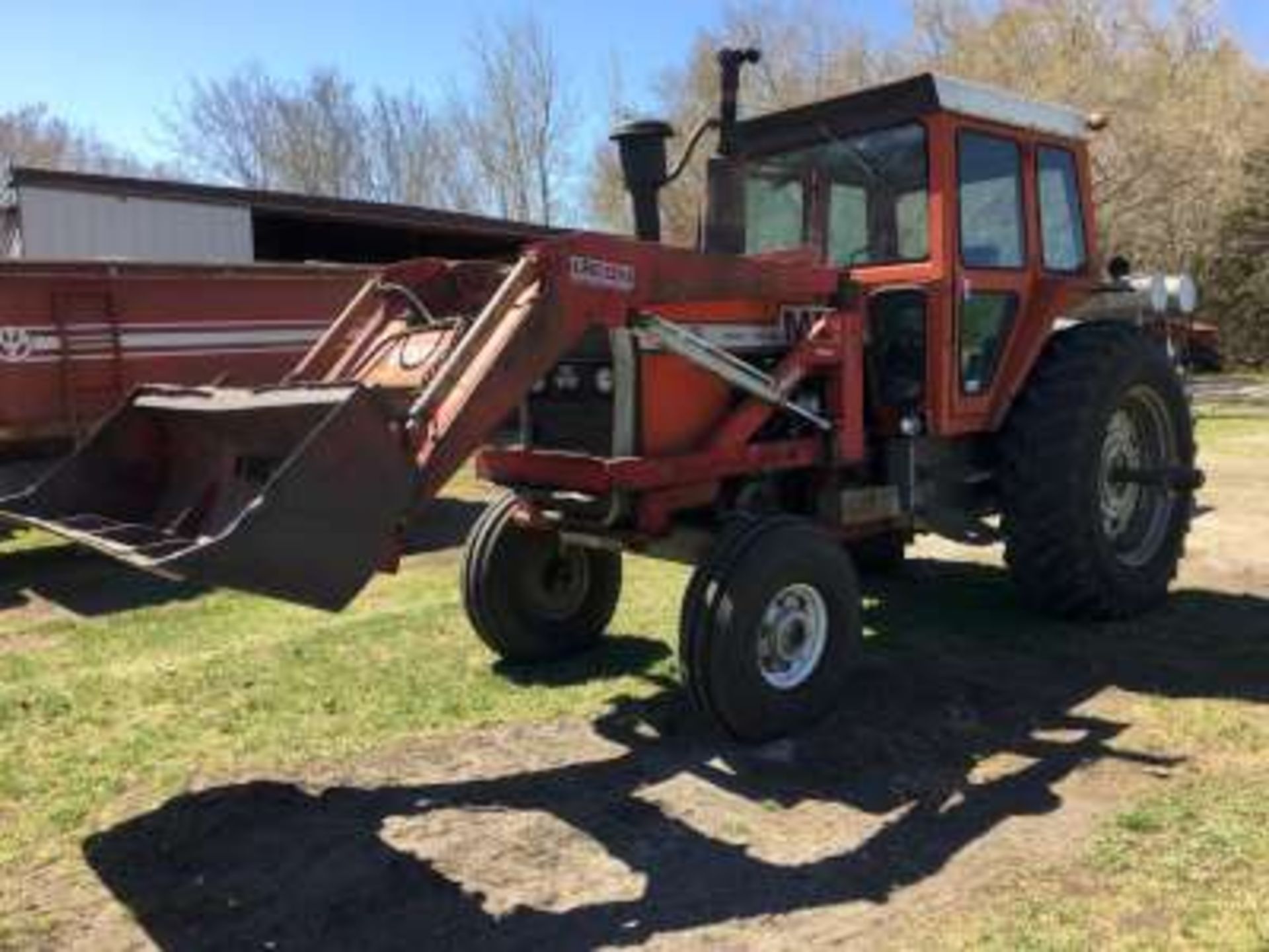 MF 1105 tractor, dsl, cab, 8622hrs, Leons FEL, 6ft bucket, 18.4x38 tires (new), c/w duals, dual