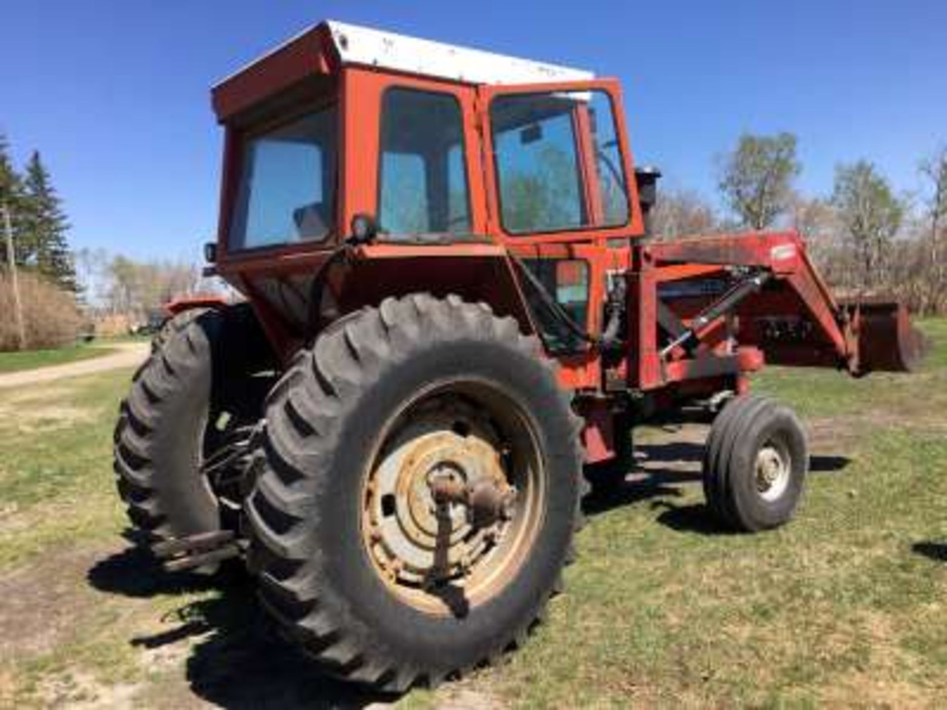 MF 1105 tractor, dsl, cab, 8622hrs, Leons FEL, 6ft bucket, 18.4x38 tires (new), c/w duals, dual - Image 3 of 5