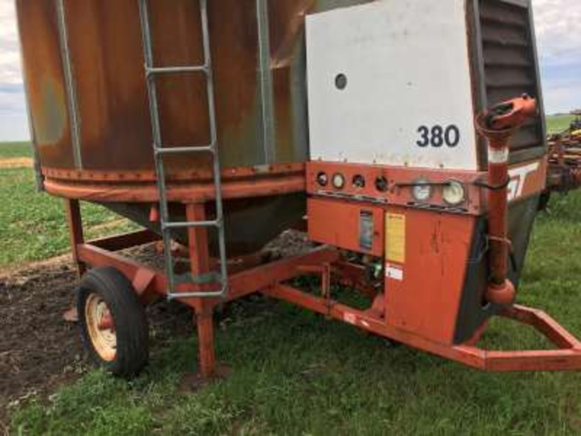 GT 380 Batch dryer, canola screen, pto - Image 3 of 4