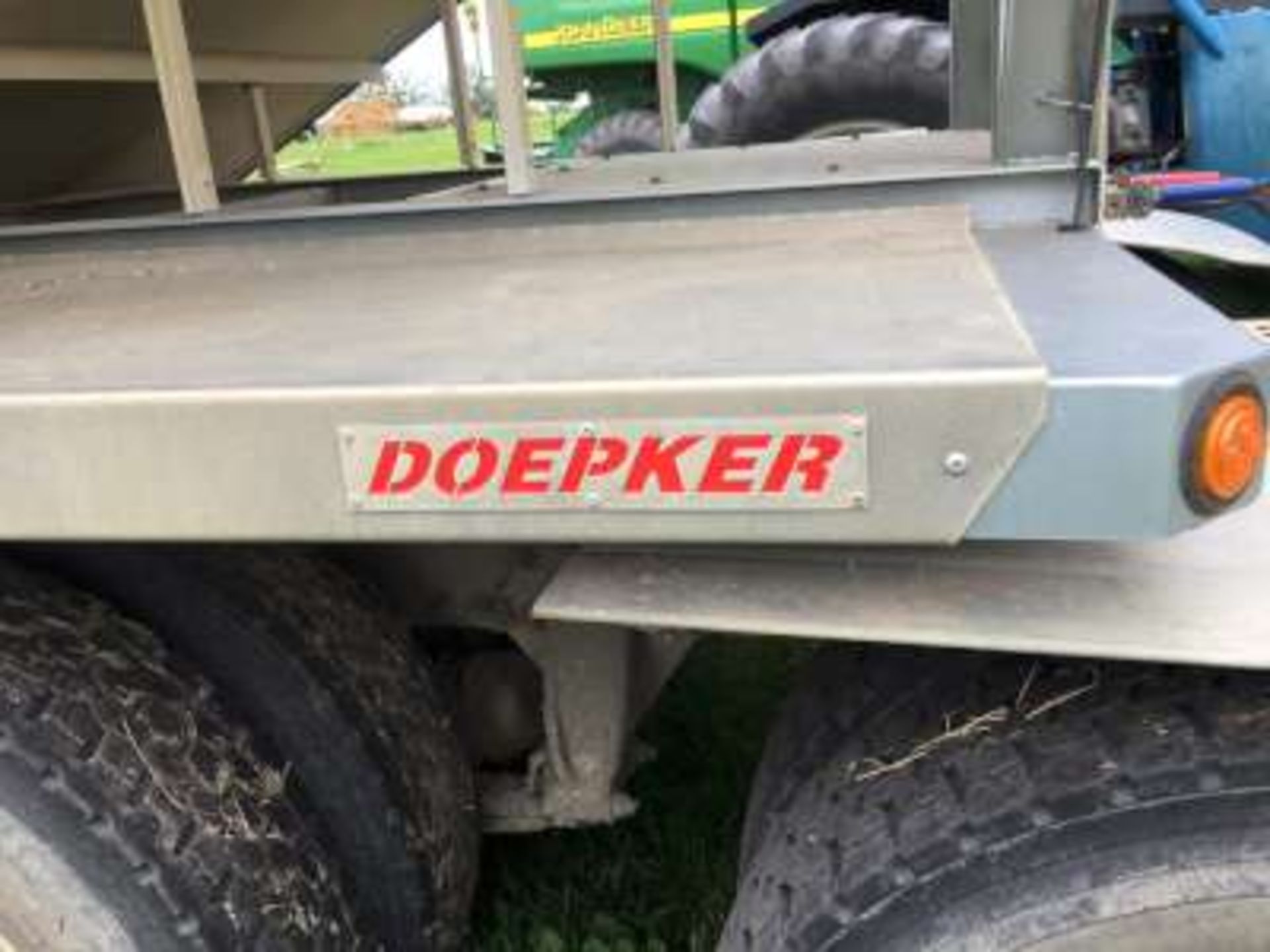2010 Doepker grain trailer, dual hopper, roll away tarp, 11R24.5 tires (good) s/n 2DEGBSZ24A1026033 - Image 5 of 8
