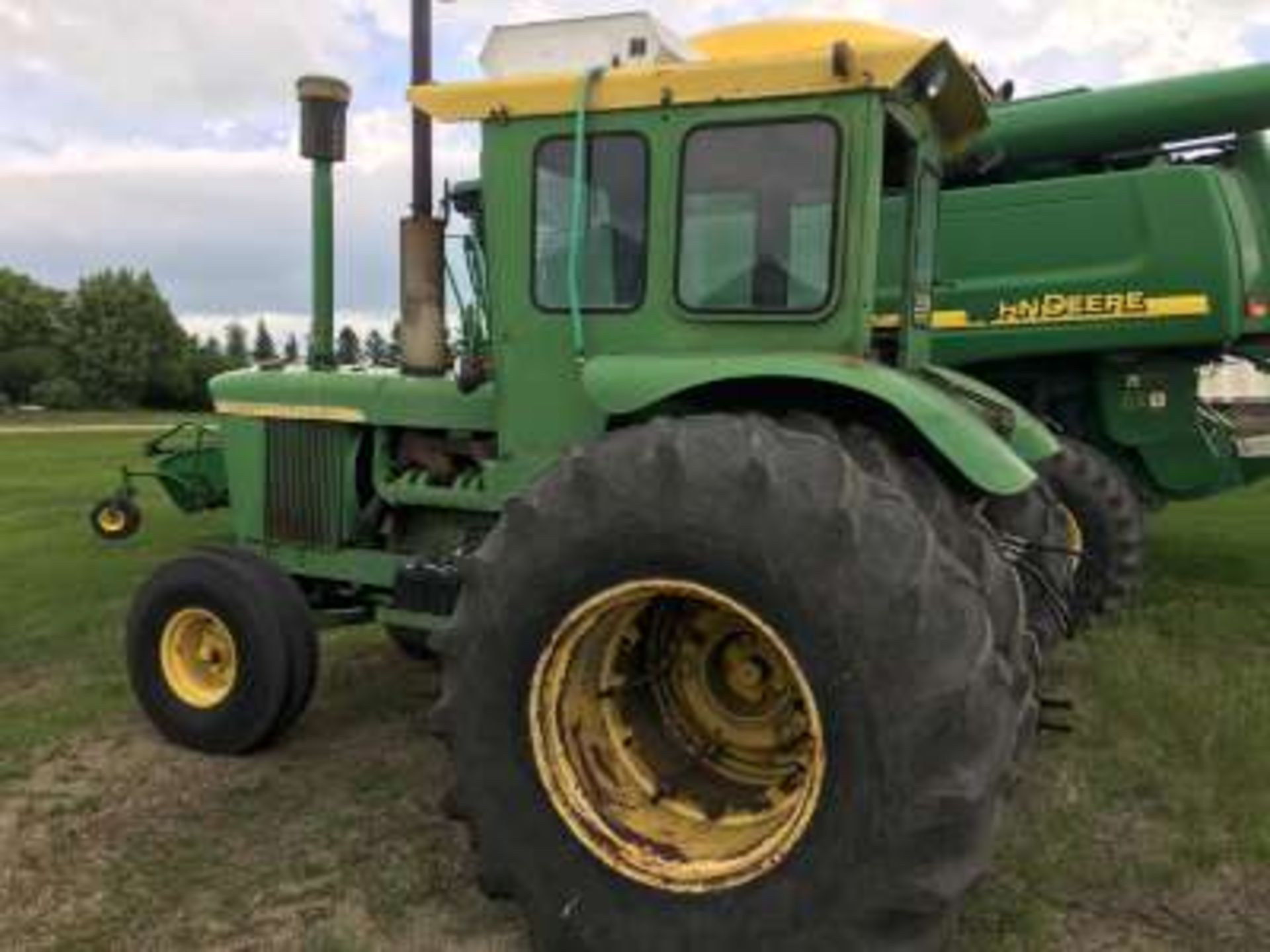 1964-65? JD 5020 tractor, dsl,cab,24.5x32 tires w/duals, 2hyds, pto, s/n T323R013202R