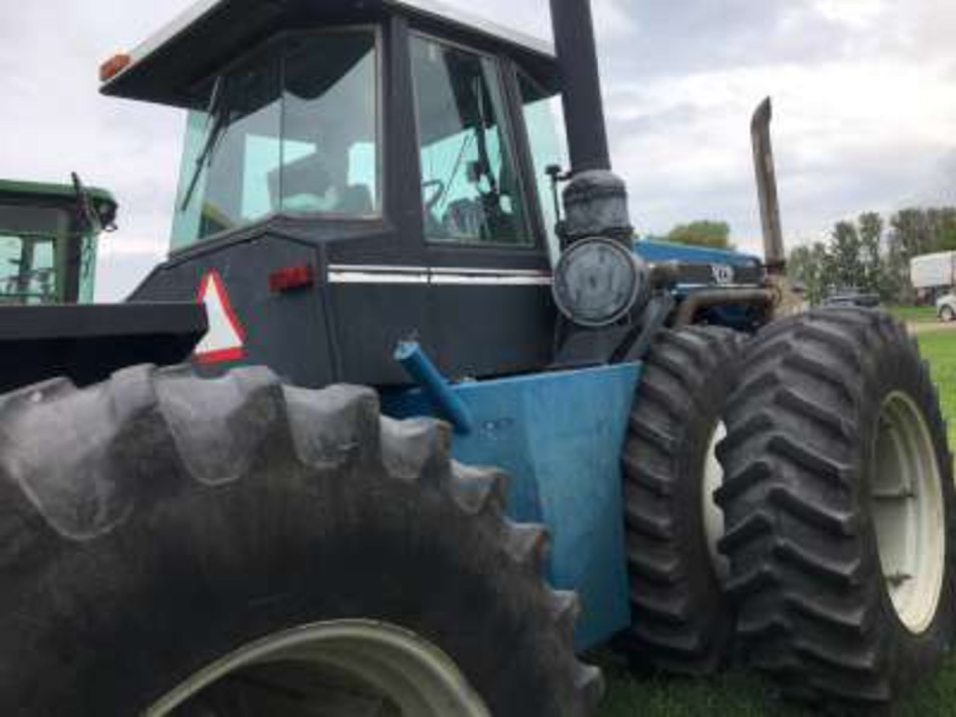 1993 Ford Versatile 876 Designation6 Tractor,dsl,4wd,20.8R38 tires(good), 5165hrs, 12spd standard - Image 4 of 5