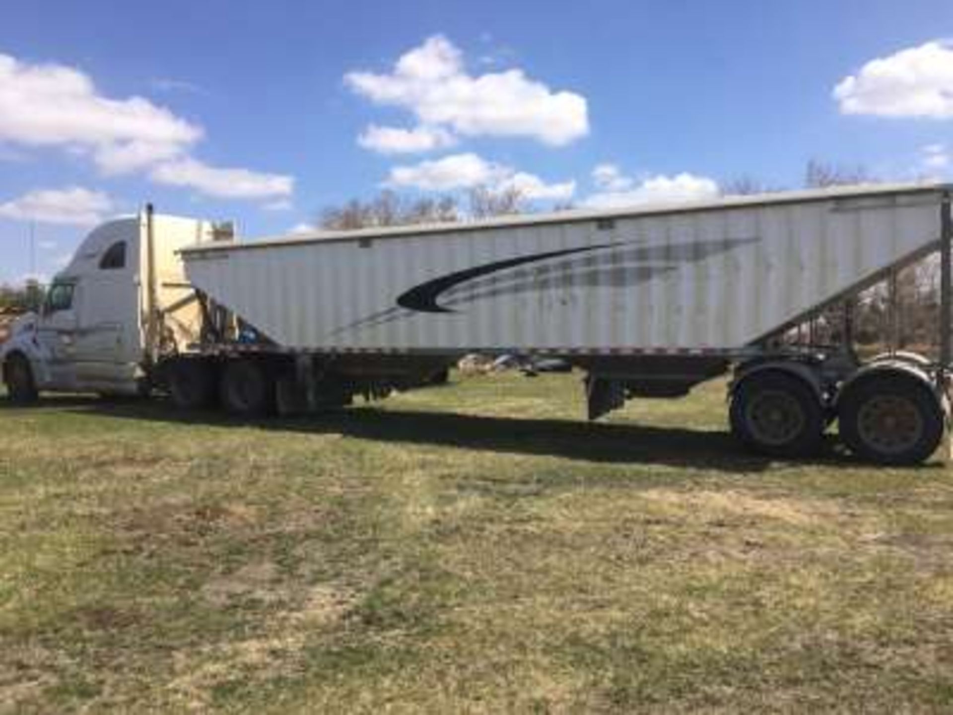 2010 Doepker grain trailer, dual hopper, roll away tarp, 11R24.5 tires (good) s/n 2DEGBSZ24A1026033 - Image 2 of 8