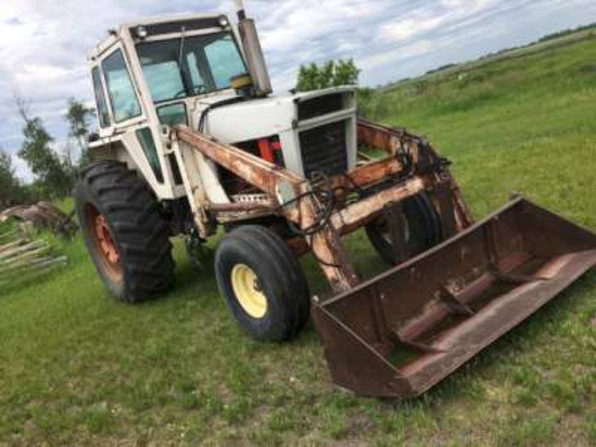 Case 1070 Tractor, dsl,cab,Pwr shift (slipping) 20.8x38 tires (dual optional) 8091hrs, BOSS FEL - Image 2 of 3