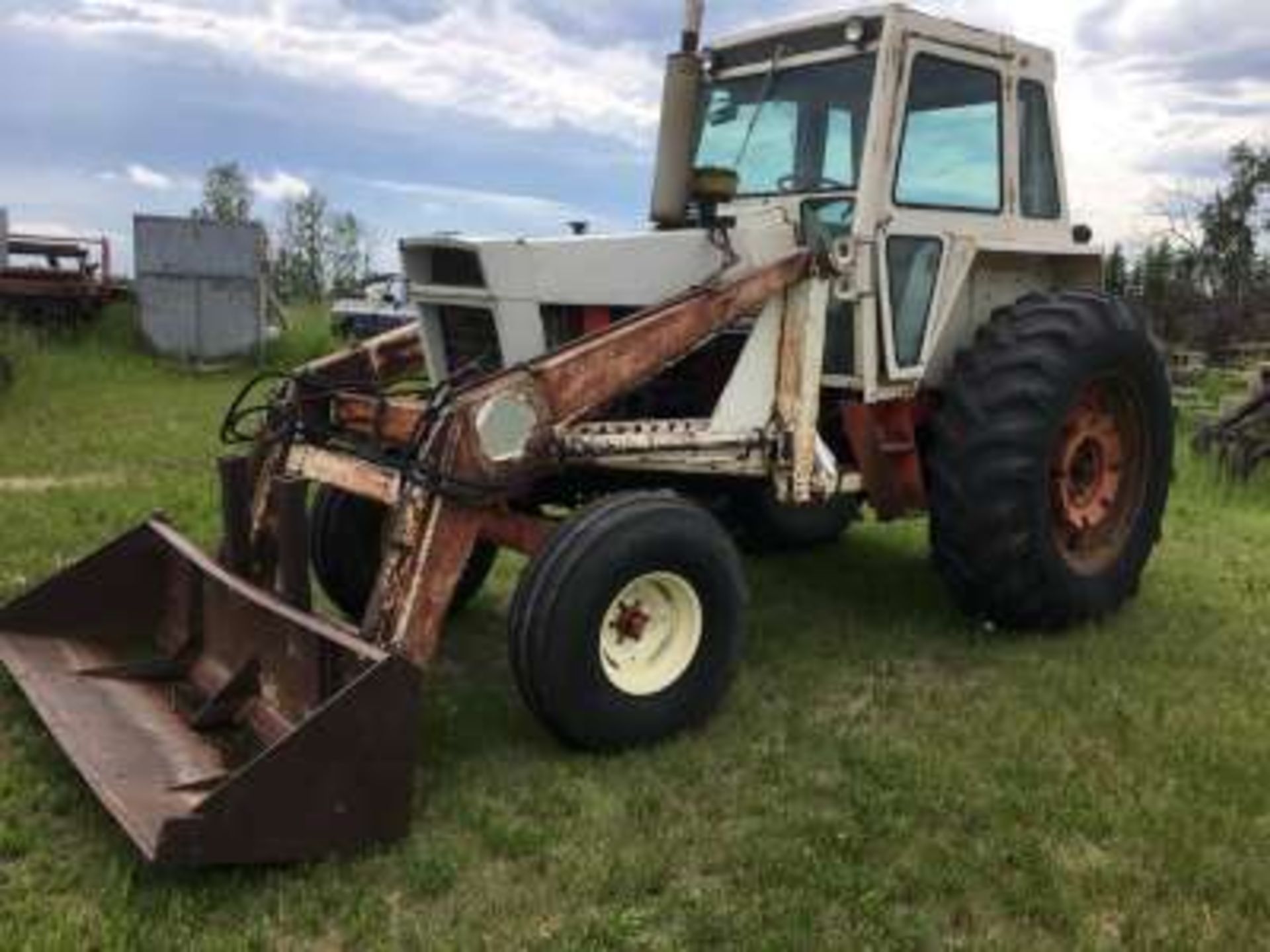 Case 1070 Tractor, dsl,cab,Pwr shift (slipping) 20.8x38 tires (dual optional) 8091hrs, BOSS FEL