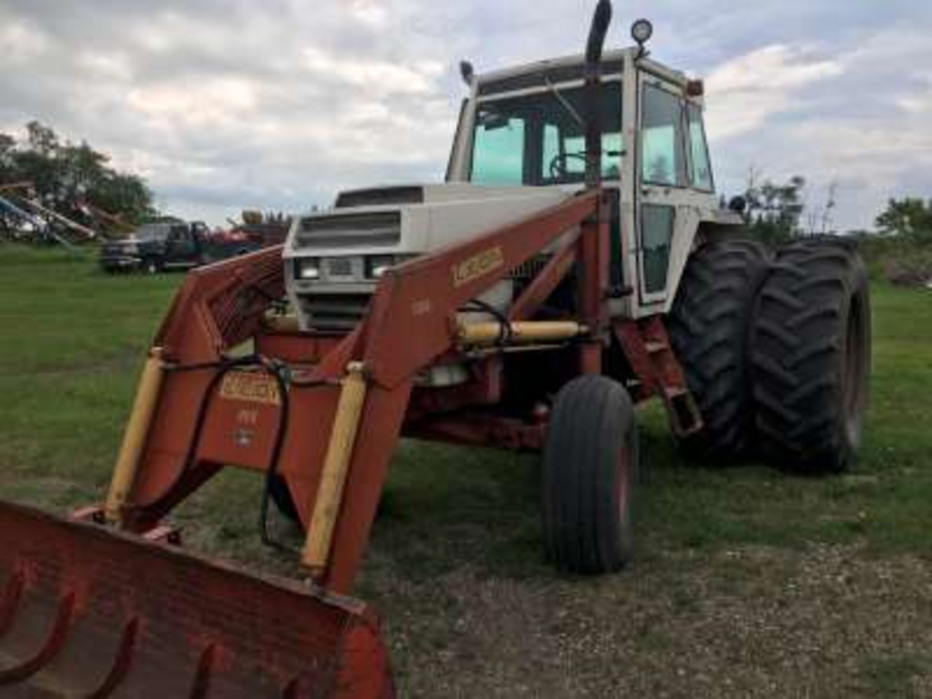 1981 Case 2390 tractor, dsl, cab,20.8x38tires w/duals, dual hyds, pto, P.Shift, 7416 hrs, s/n