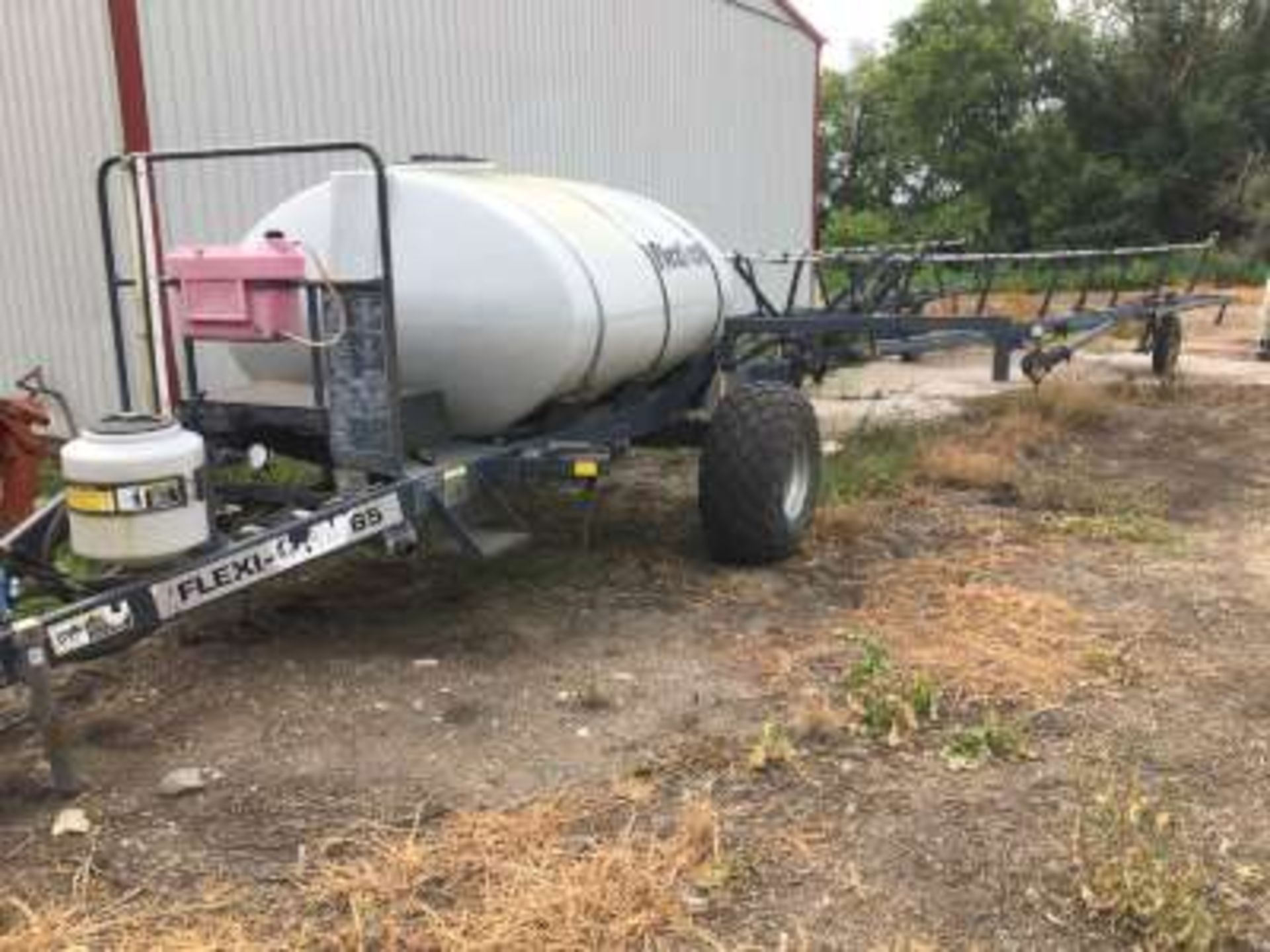 Flexicoil #65 70ft sprayer, hyd. quick fold, foam markers, mixing tank, auto rate feature