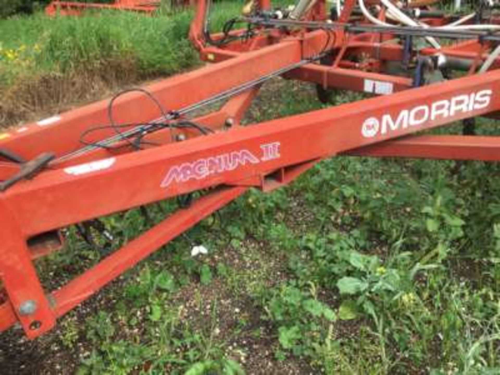 Morris Magnum II CP-731 35ft Airseeder,12 in spacings, Degelman tine harrows, w/Morris 6180 Air - Image 2 of 6