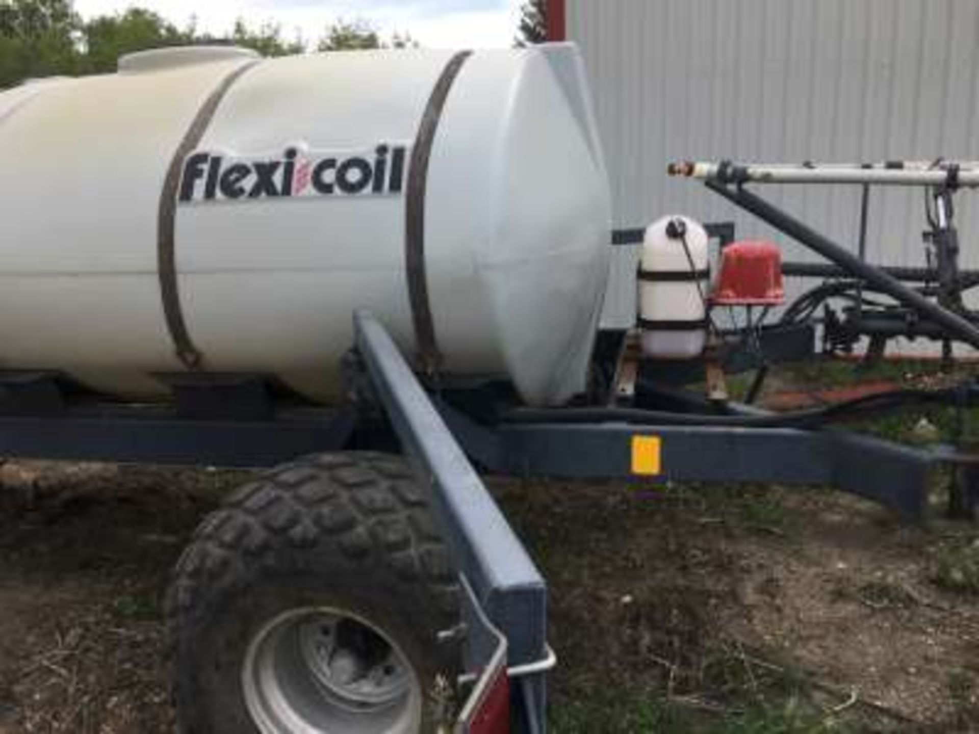 Flexicoil #65 70ft sprayer, hyd. quick fold, foam markers, mixing tank, auto rate feature - Image 3 of 4