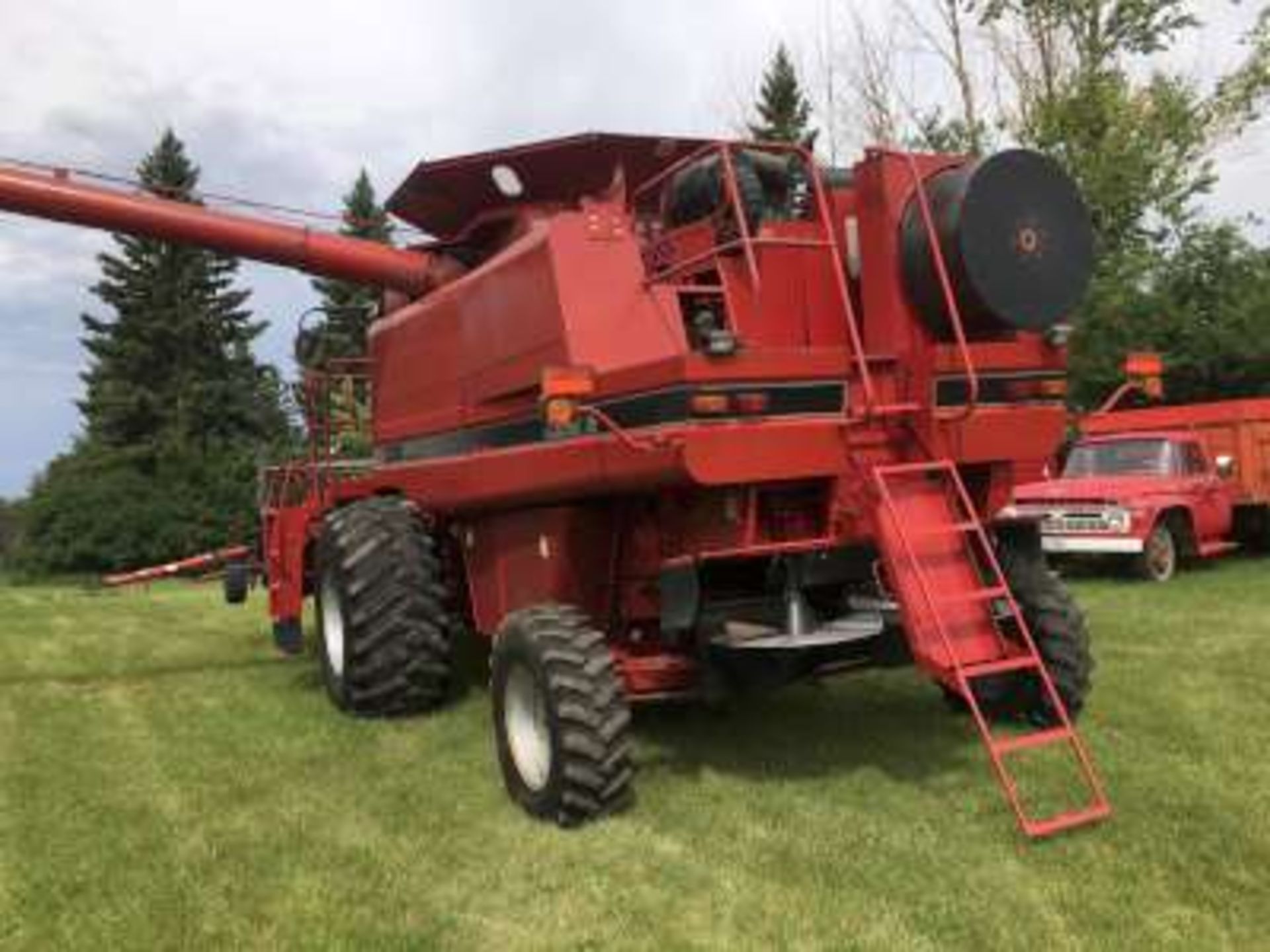 2002 Case IH2388 Axial Flow combine, cab, long unloading auger, 30.5x32 rubber, chaff spreaders, - Image 3 of 9