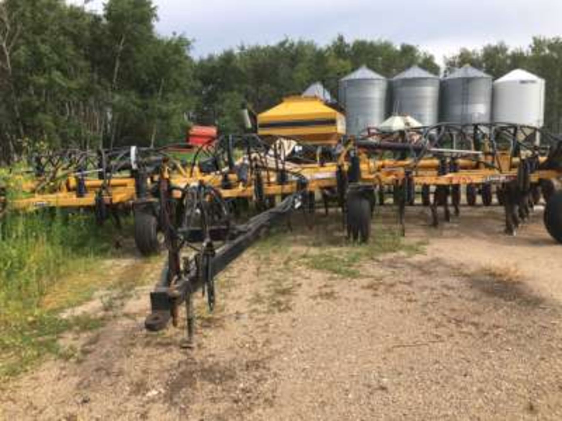 1997 Ezee-On 38ft On Air drill w/double chute, steel packers, Stealth paired row opener c/w/Ezee-