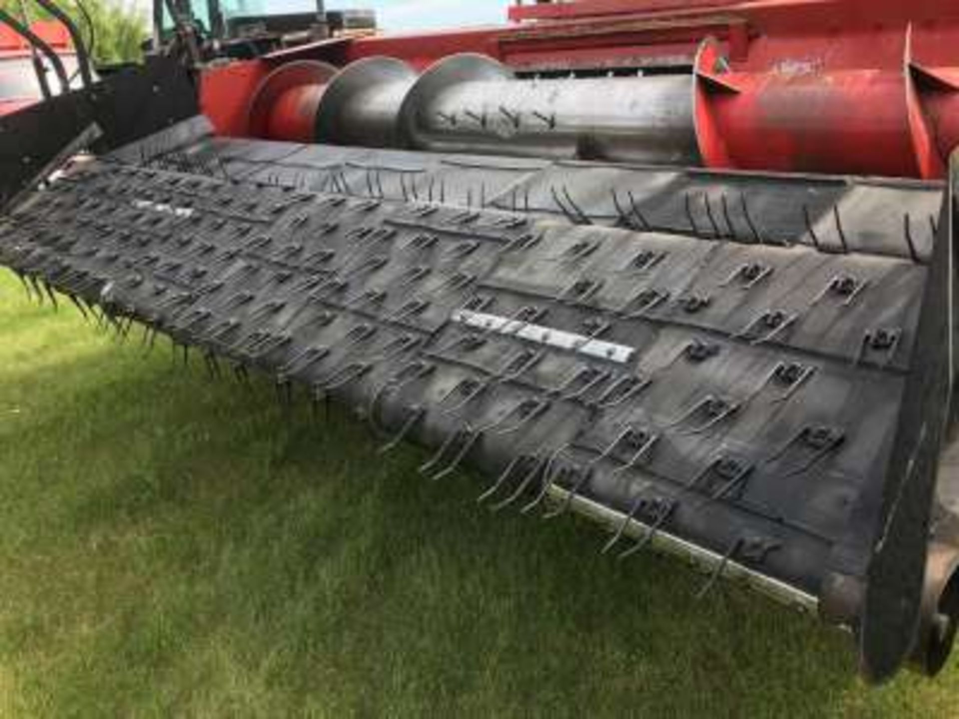 2002 Case IH2388 Axial Flow combine, cab, long unloading auger, 30.5x32 rubber, chaff spreaders, - Image 6 of 9