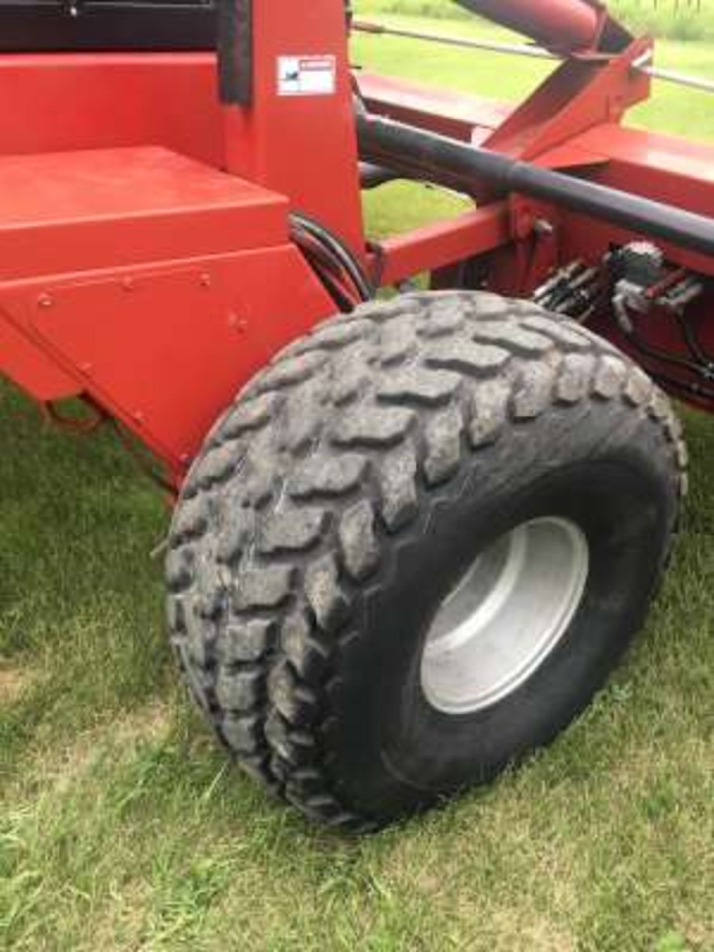 1997 Case IH #8820 S.P. swather, cab, 25ft table (shifting), PU reels, tires good, 1910 hrs (nice - Image 5 of 9