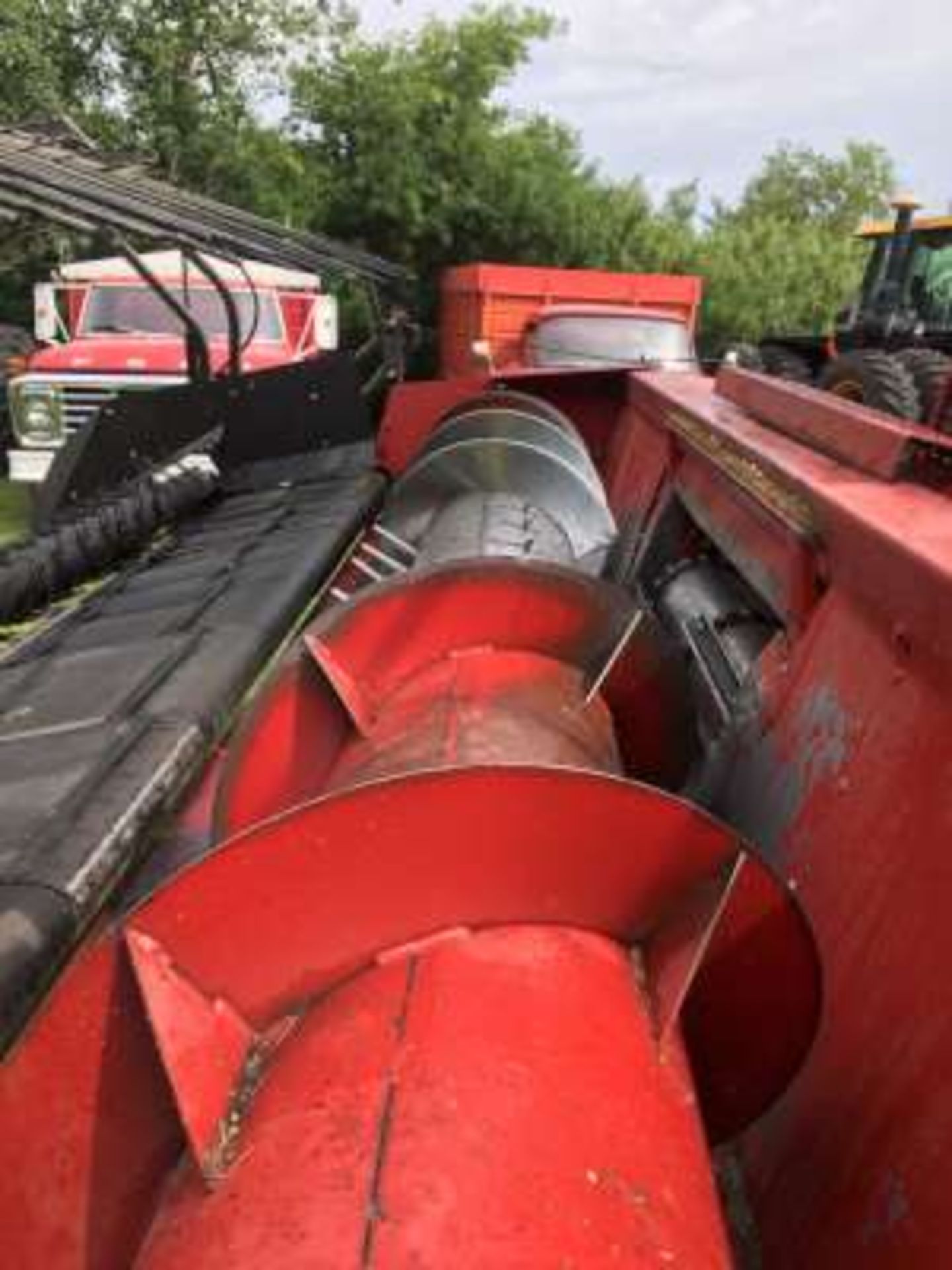 2002 Case IH2388 Axial Flow combine, cab, long unloading auger, 30.5x32 rubber, chaff spreaders, - Image 5 of 9