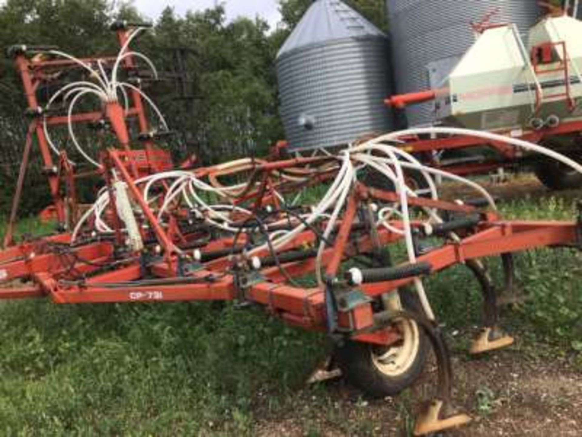 Morris Magnum II CP-731 35ft Airseeder,12 in spacings, Degelman tine harrows, w/Morris 6180 Air - Image 3 of 6