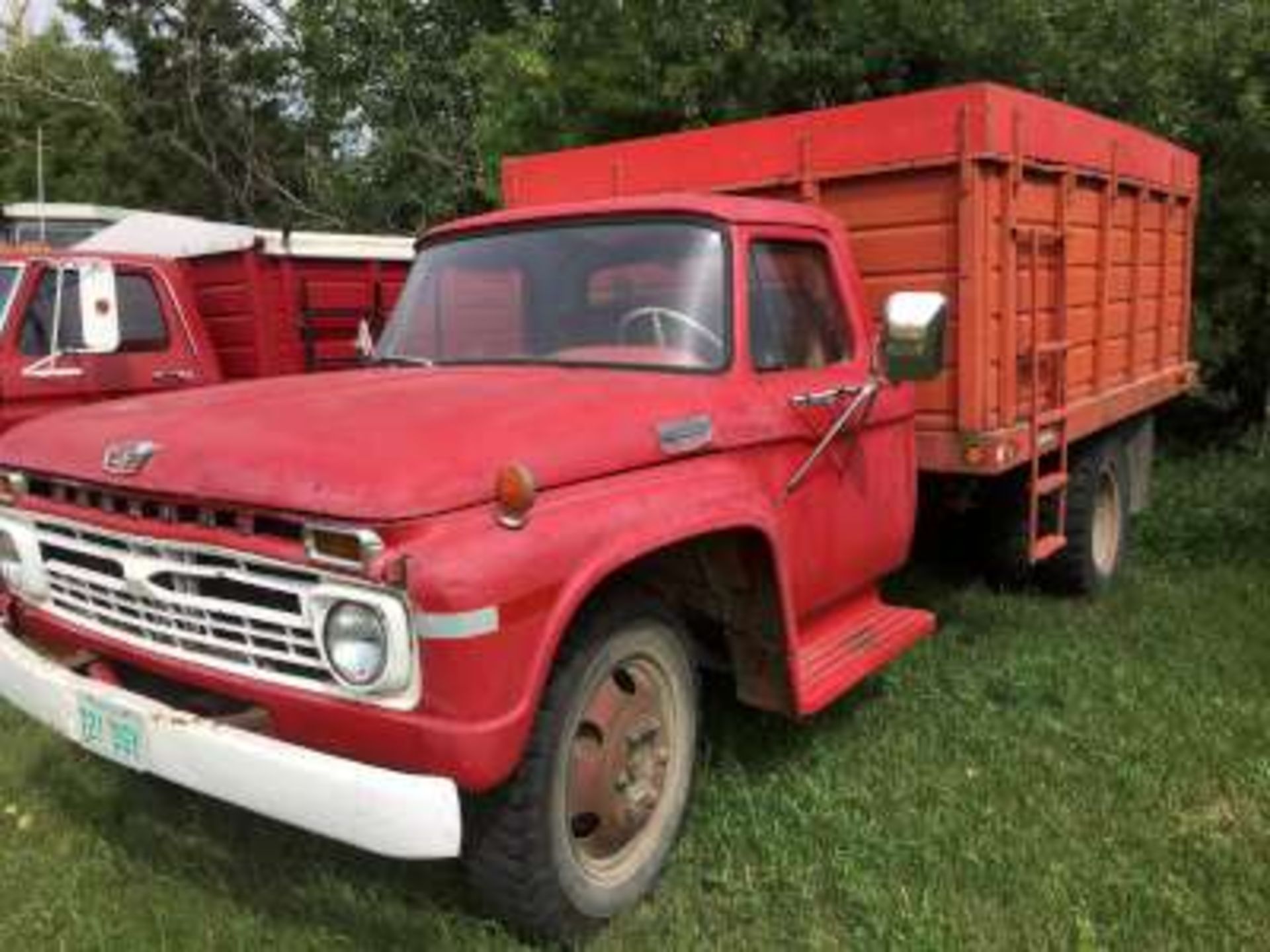 1965 Mercury 2 ton grain truck, steel box and hoist - Image 2 of 5