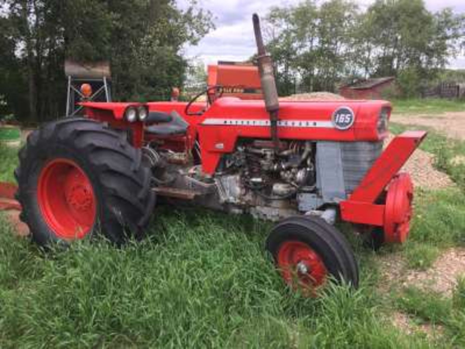 MF 165 Gas Tractor, 3pth, 16.9-24 tires (good), pwr steering (nice acreage tractor) (runs good)