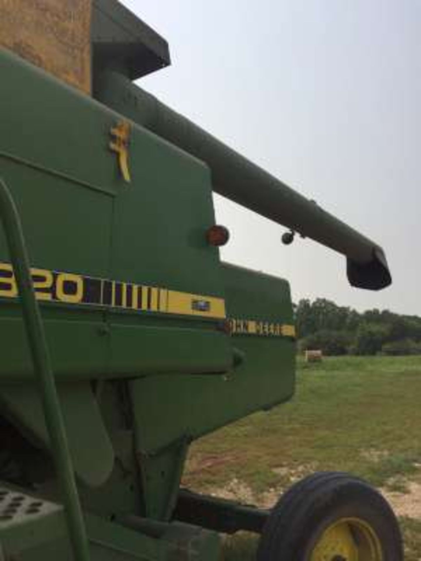 1983 JD 8820 combine, hopper cover, low hrs, always shedded (mint condition) - Bild 6 aus 7