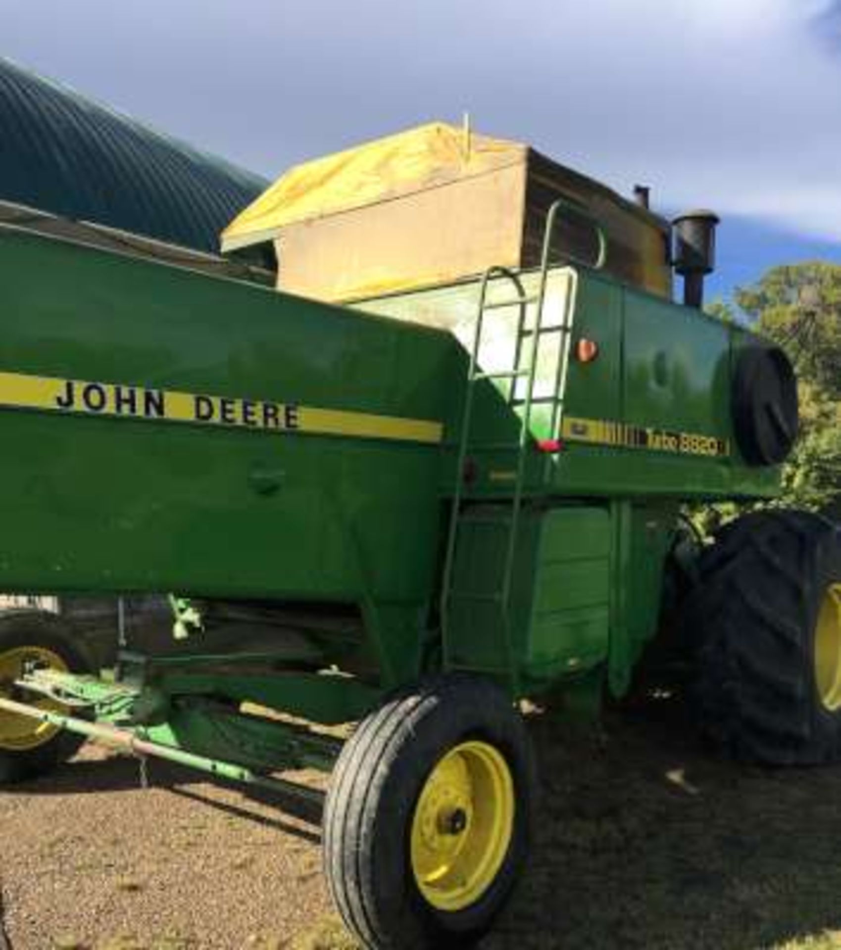 1983 JD 8820 combine, hopper cover, low hrs, always shedded (mint condition) - Bild 2 aus 7