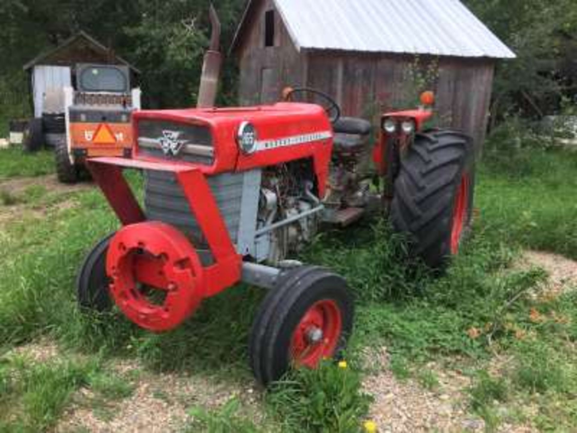 MF 165 Gas Tractor, 3pth, 16.9-24 tires (good), pwr steering (nice acreage tractor) (runs good) - Image 2 of 4