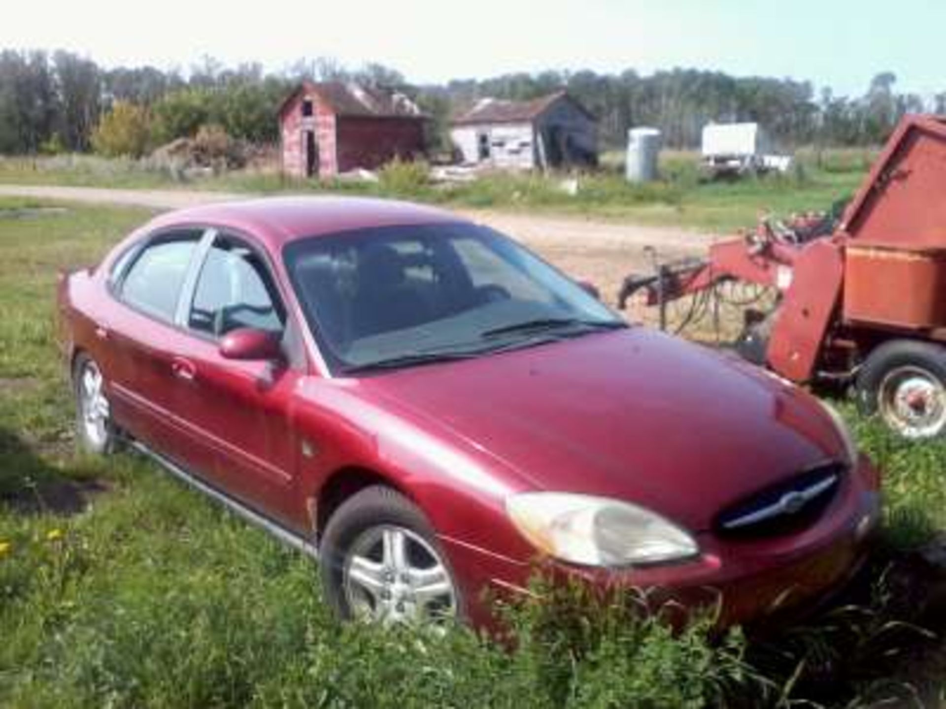 2000 Ford Taurus SE 4dr car, 299,490kms, a/c, pwr windows (new fan belt and new water pump) (