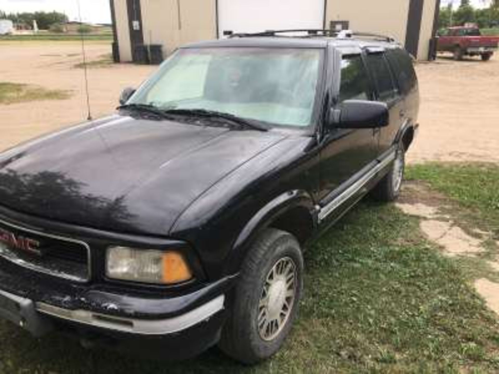 1997 Jimmy, 4x4, sunroof, leather, loaded, 284,000kms (Previously registered in SK) - Image 2 of 4