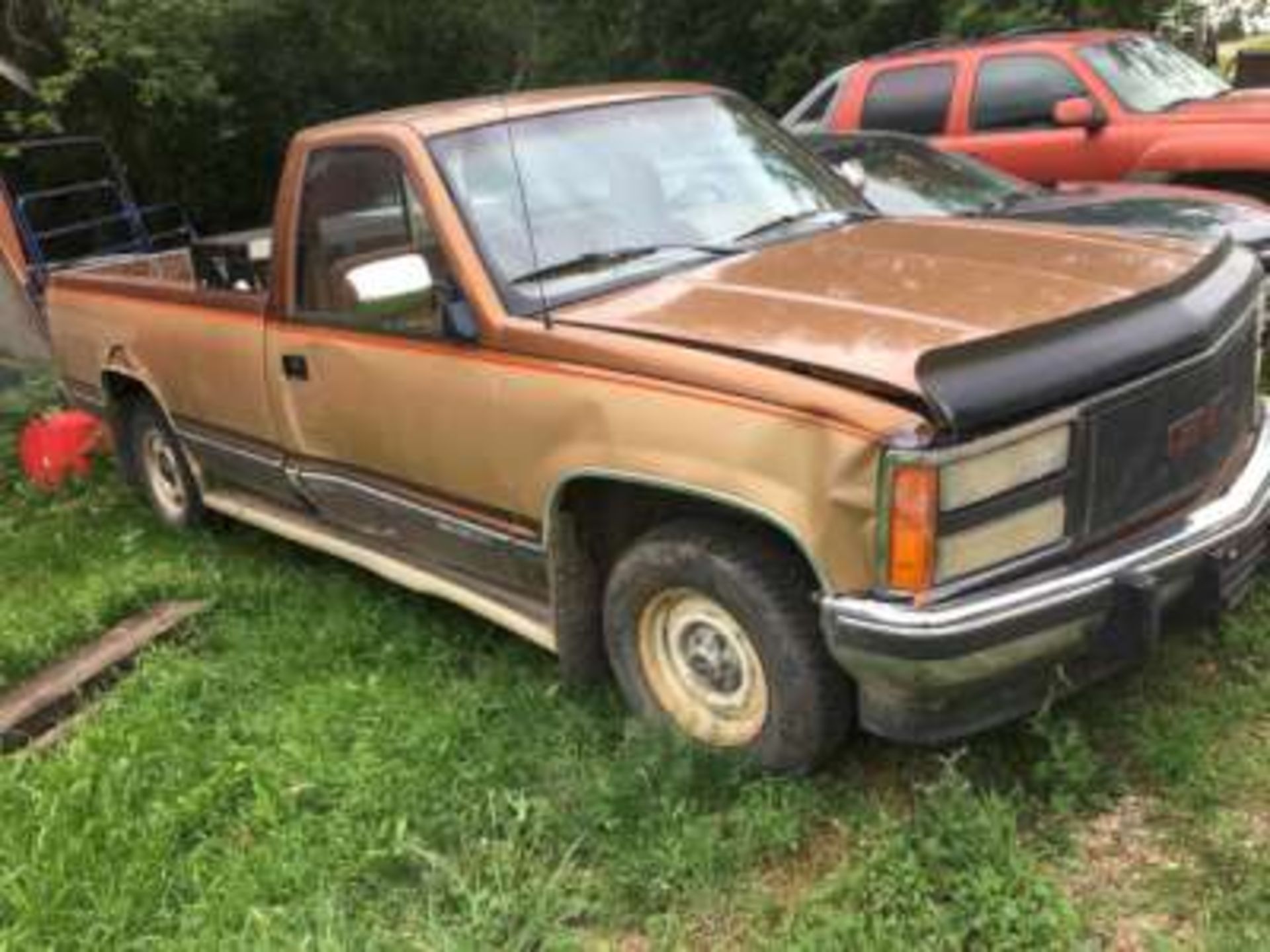 1987 GMC 1500, regular cab, 2wd, tool box, 219,000kms (needs safety) (farm truck) - Image 2 of 4