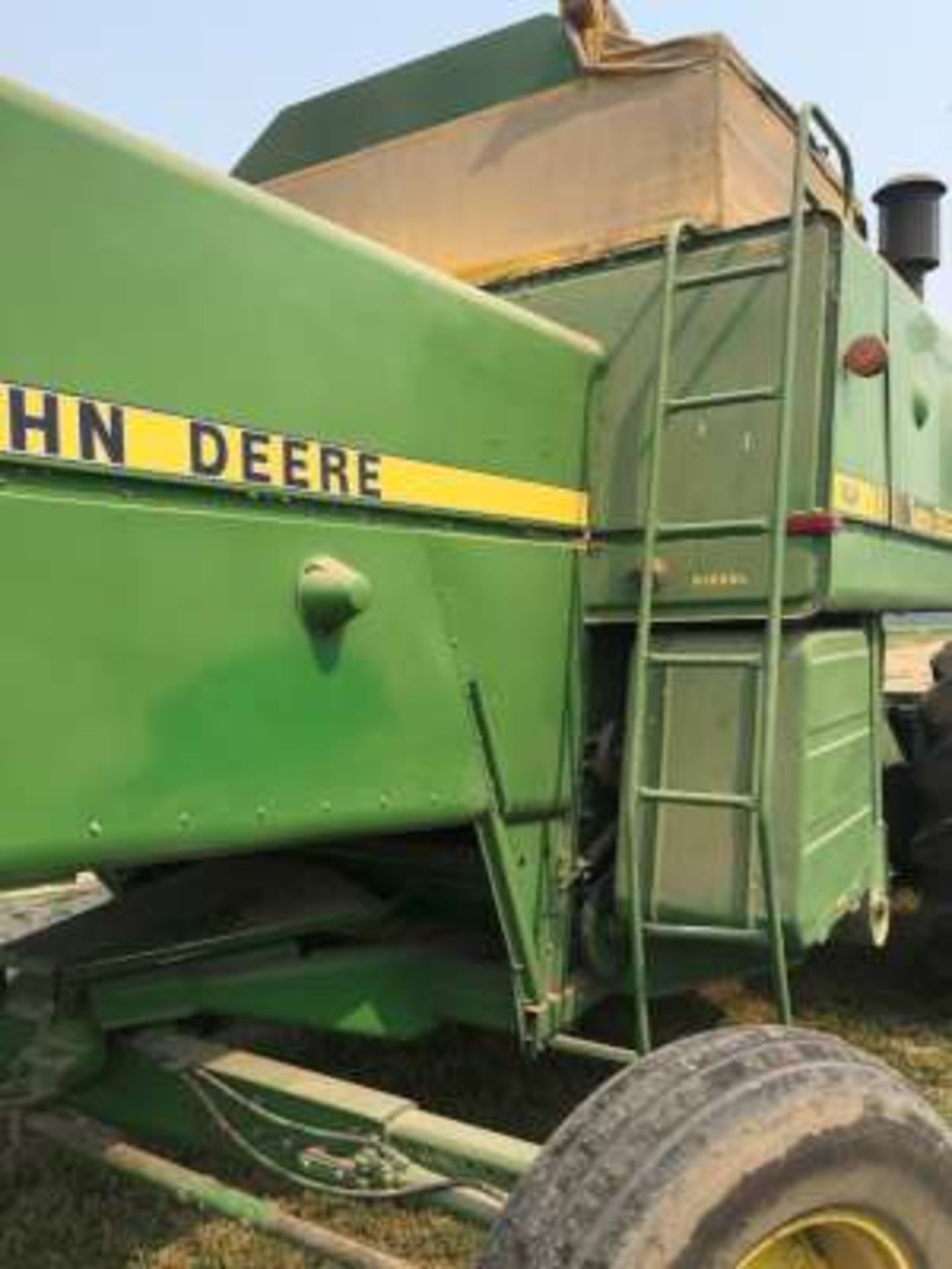 1983 JD 8820 combine, hopper cover, low hrs, always shedded (mint condition) - Bild 4 aus 7