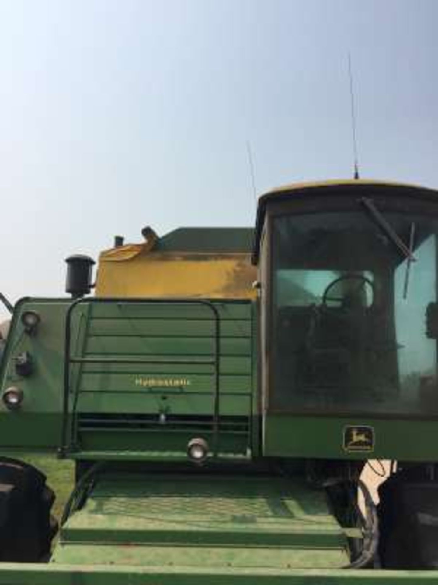 1983 JD 8820 combine, hopper cover, low hrs, always shedded (mint condition)