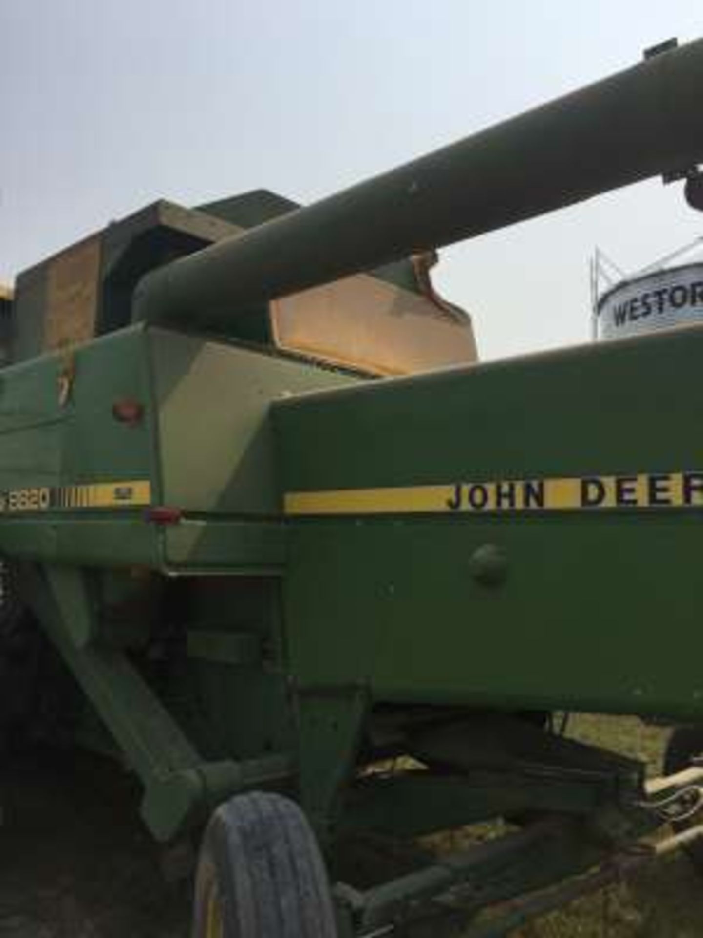 1983 JD 8820 combine, hopper cover, low hrs, always shedded (mint condition) - Bild 5 aus 7