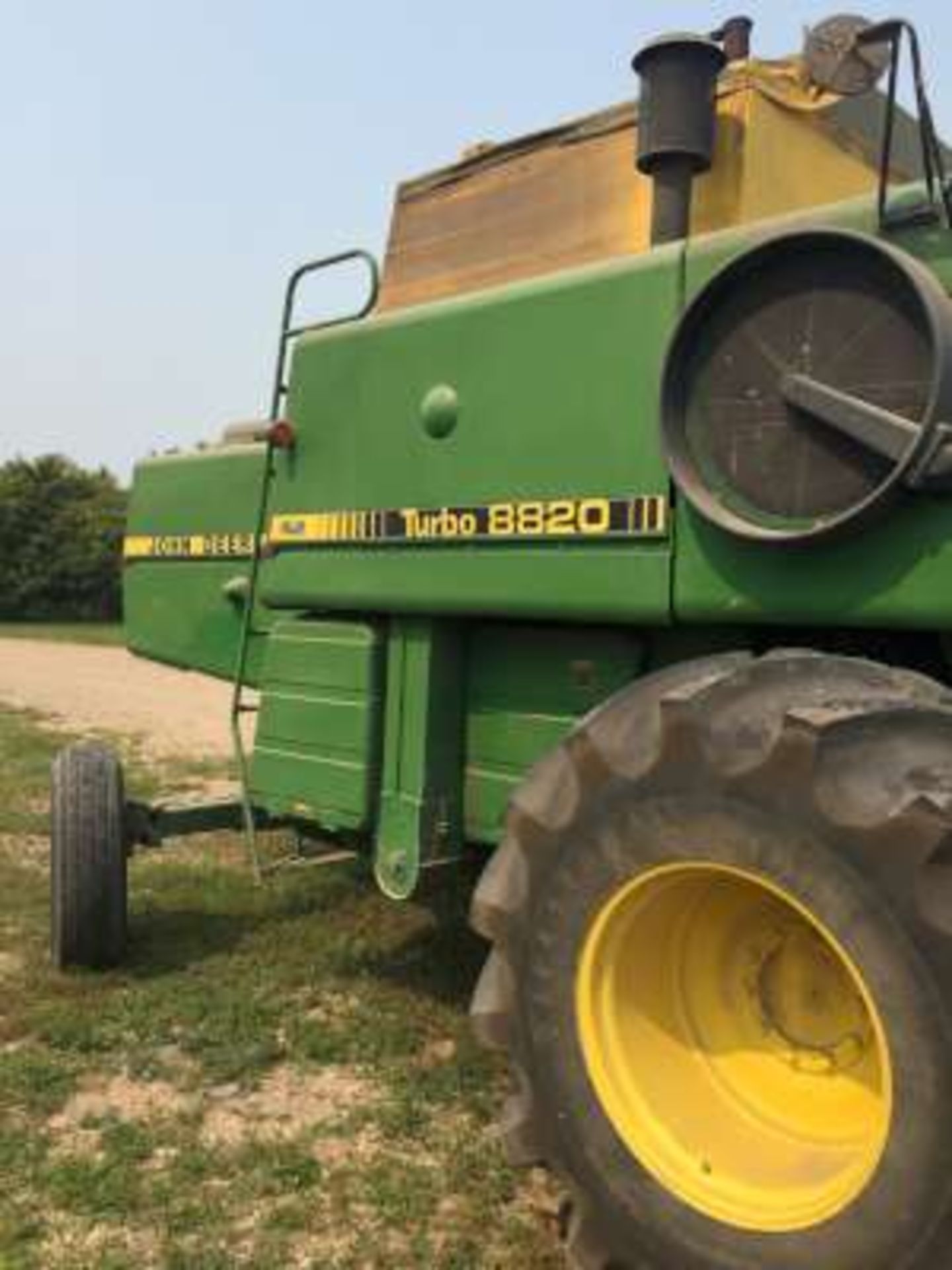 1983 JD 8820 combine, hopper cover, low hrs, always shedded (mint condition) - Bild 3 aus 7