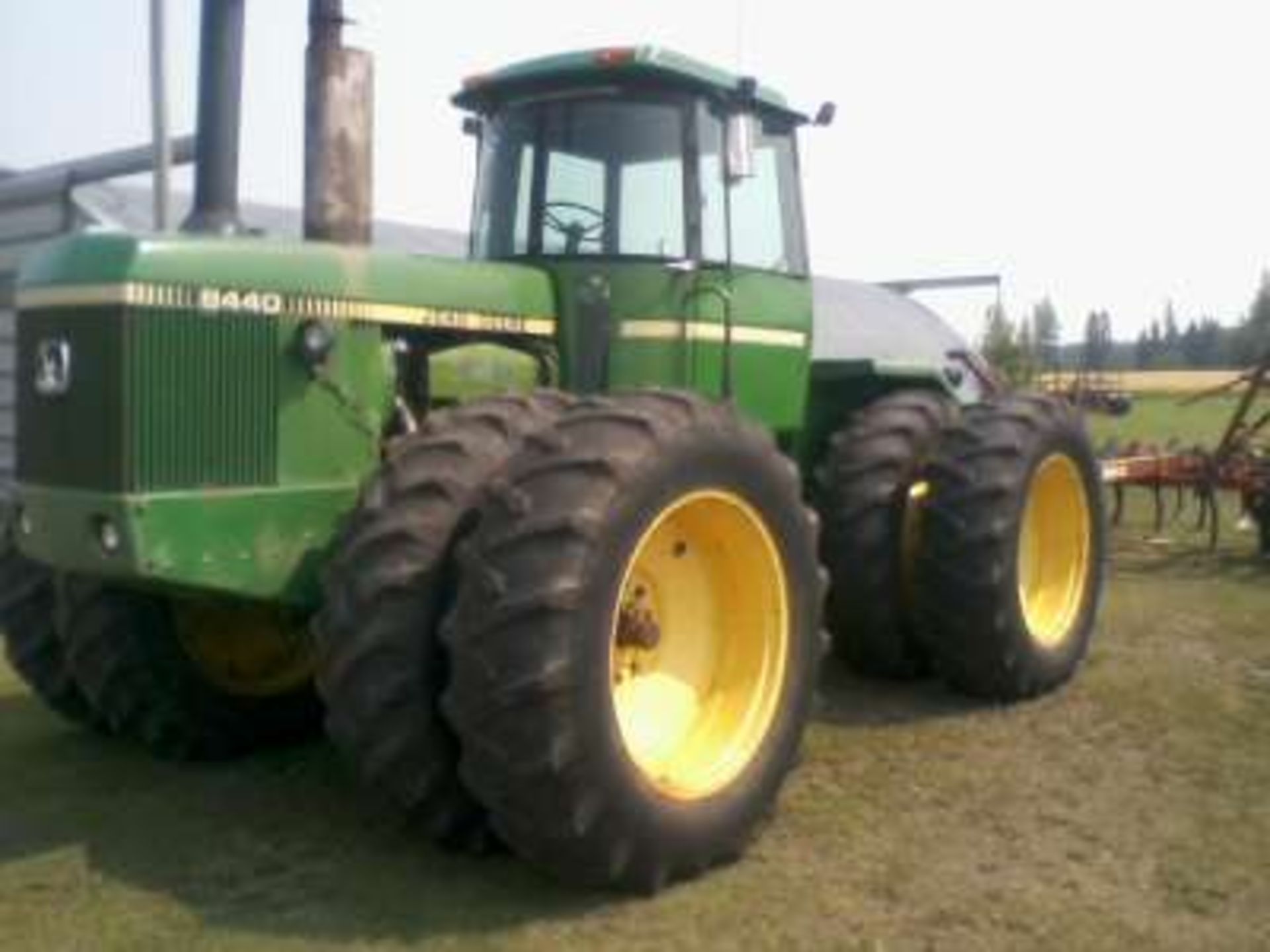 JD 8440 tractor, 4WD, cab, 18.4x38 tires, pto, 8712hrs, triple hyds, s/n 0884404003718R - Image 2 of 7
