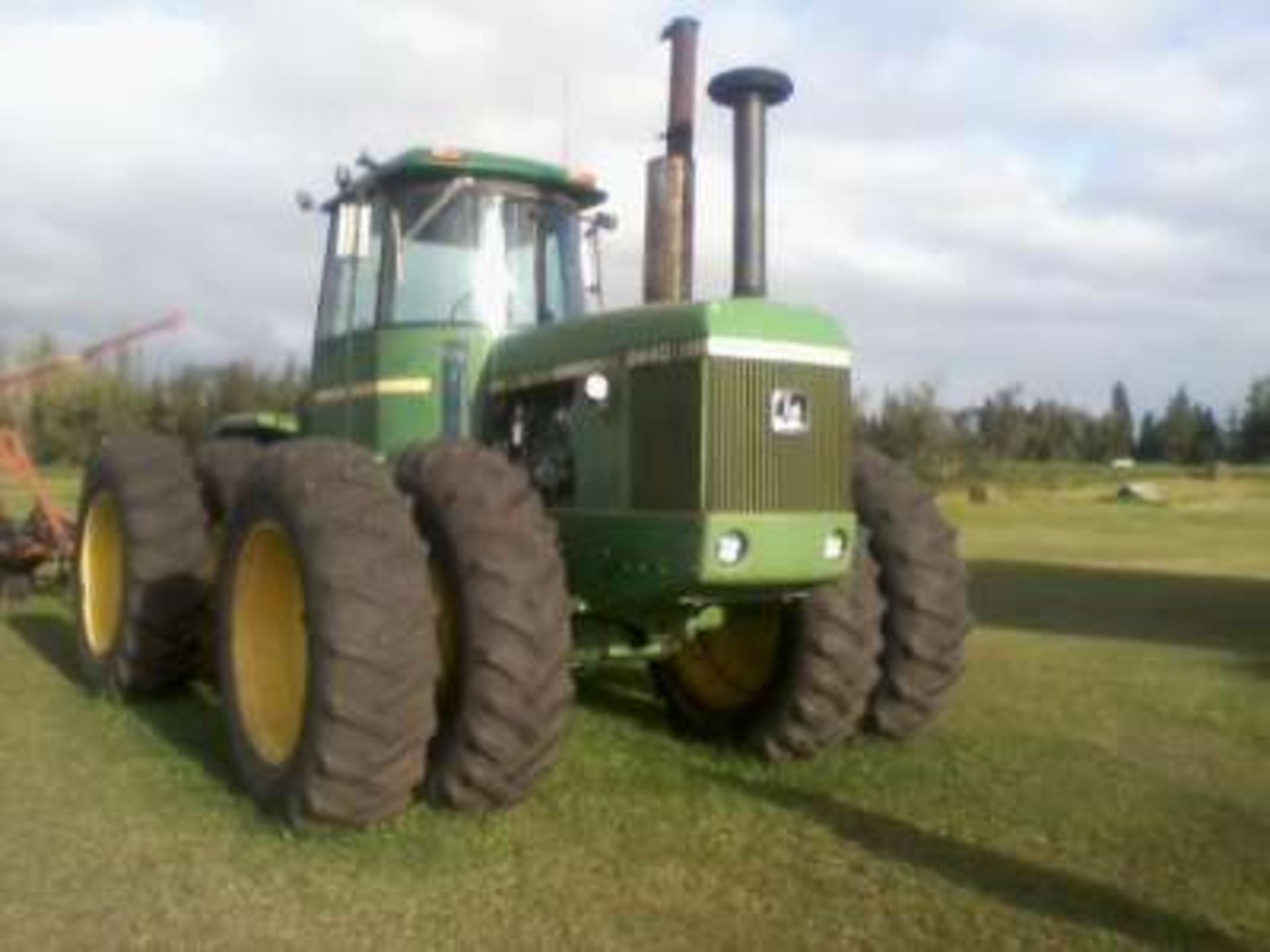 JD 8440 tractor, 4WD, cab, 18.4x38 tires, pto, 8712hrs, triple hyds, s/n 0884404003718R