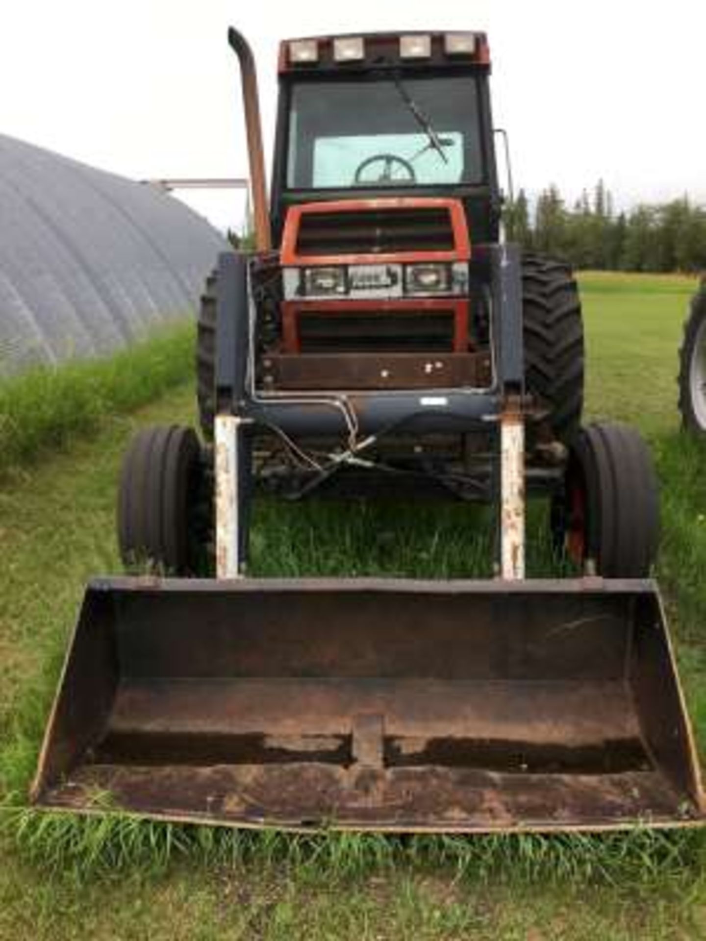 CIH 2096 tractor, cab, dual hyds, pto, 20.8x38 tires (fair-good), 3442hrs, w/Allied 590FEL and 6ft - Image 3 of 4